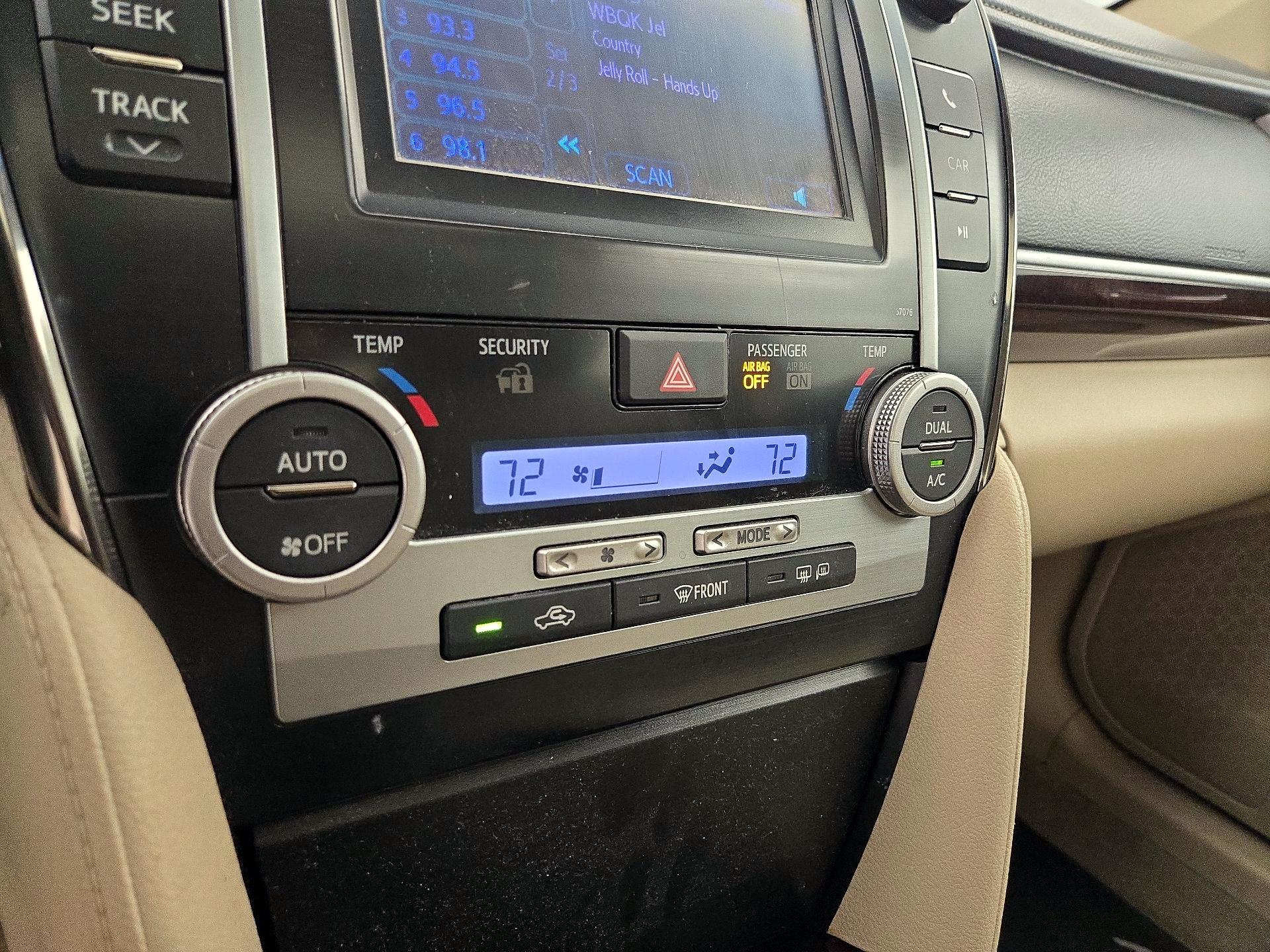 Thumbnail: 2014 Toyota Camry - 15