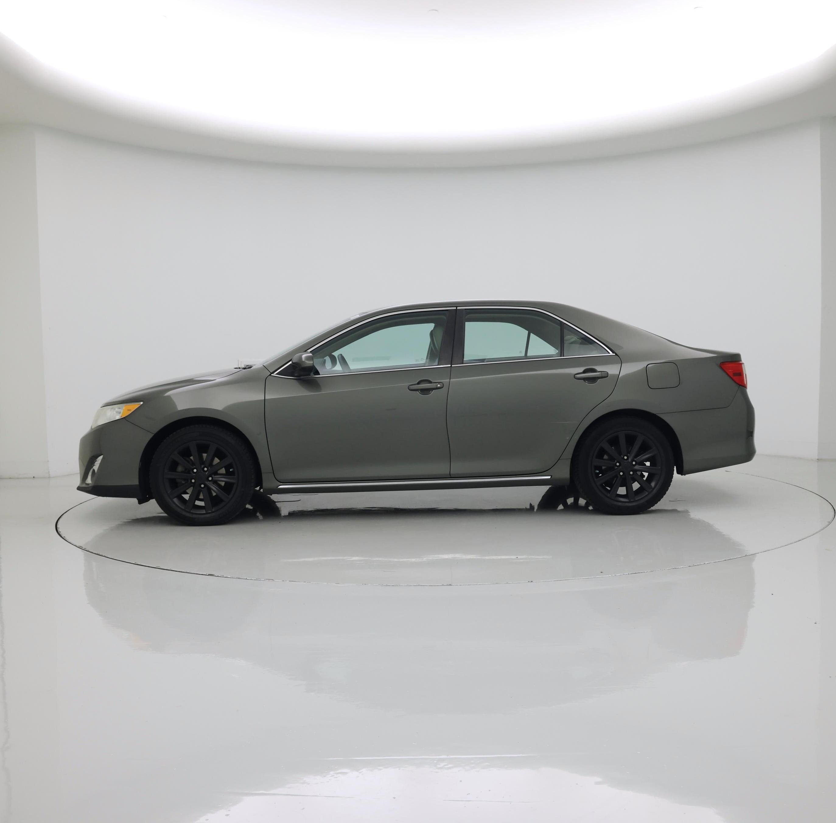 Thumbnail: 2014 Toyota Camry - 3