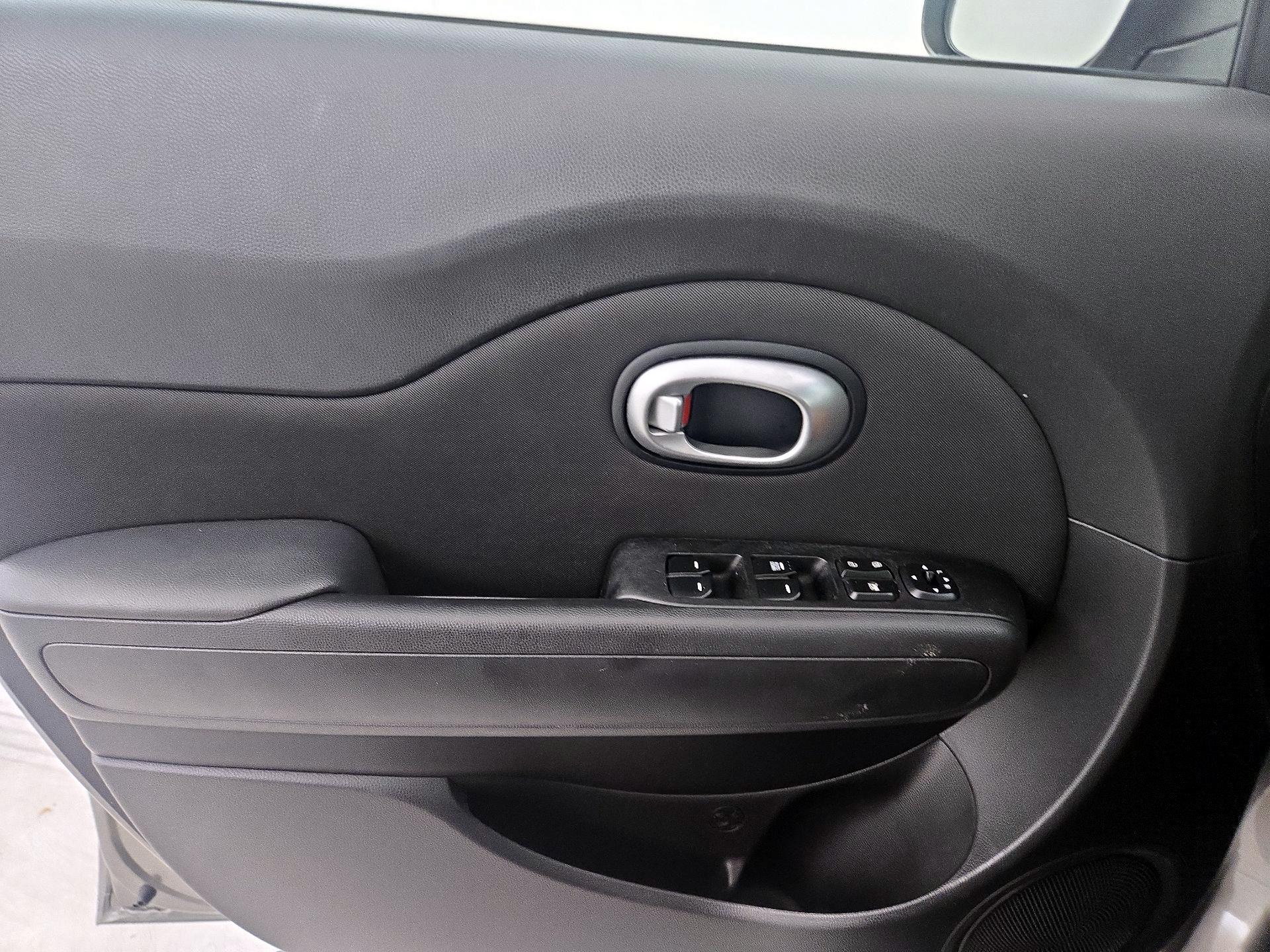 Thumbnail: 2015 Kia Soul - 12