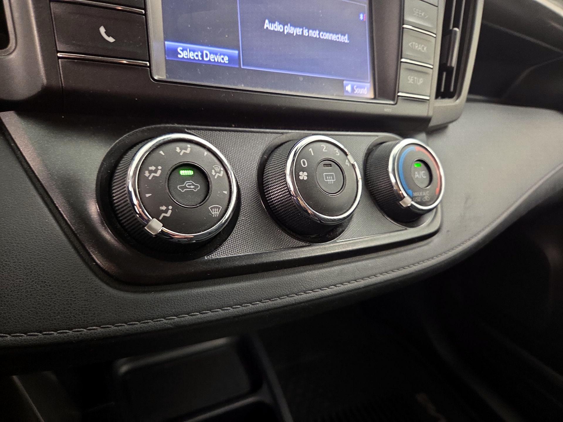 Thumbnail: 2018 Toyota RAV4 - 15