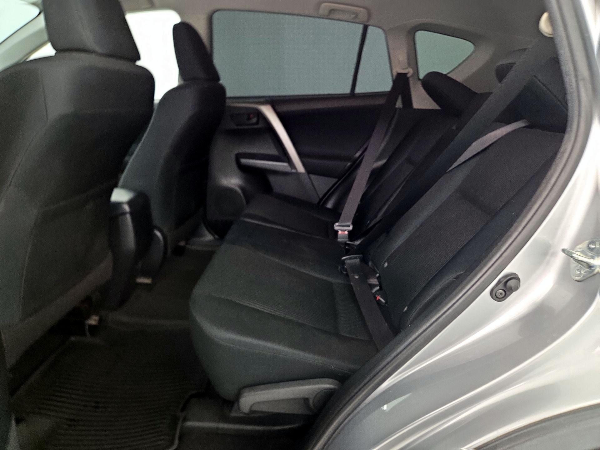 Thumbnail: 2018 Toyota RAV4 - 18