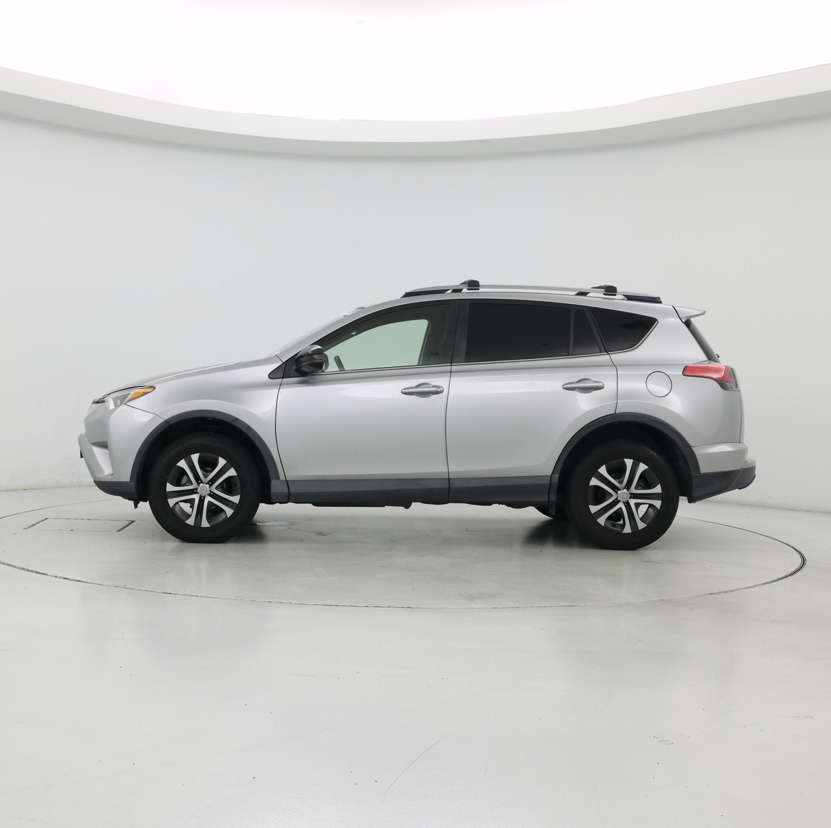Thumbnail: 2018 Toyota RAV4 - 3