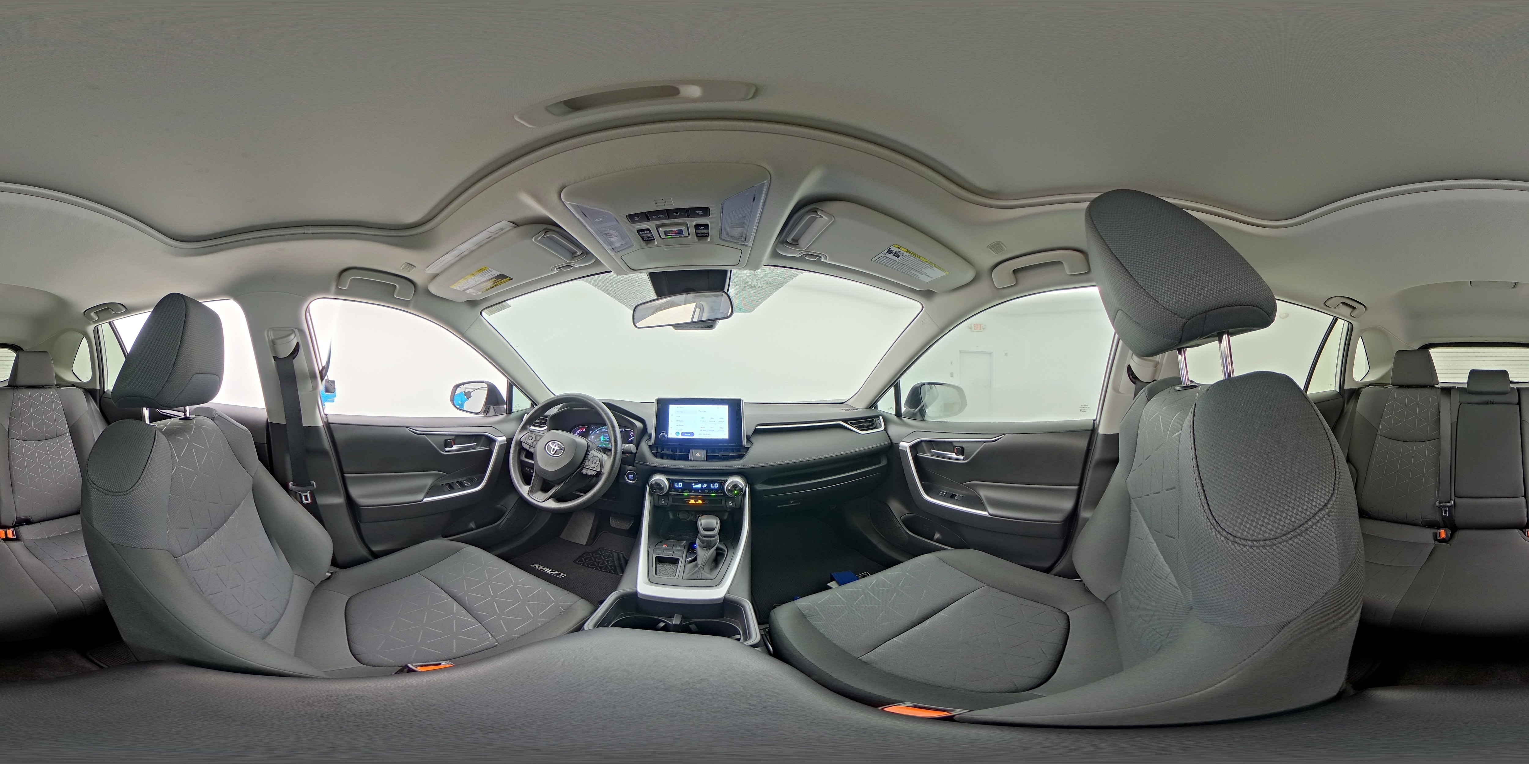 2025 Toyota RAV4 XLE - Photo 24