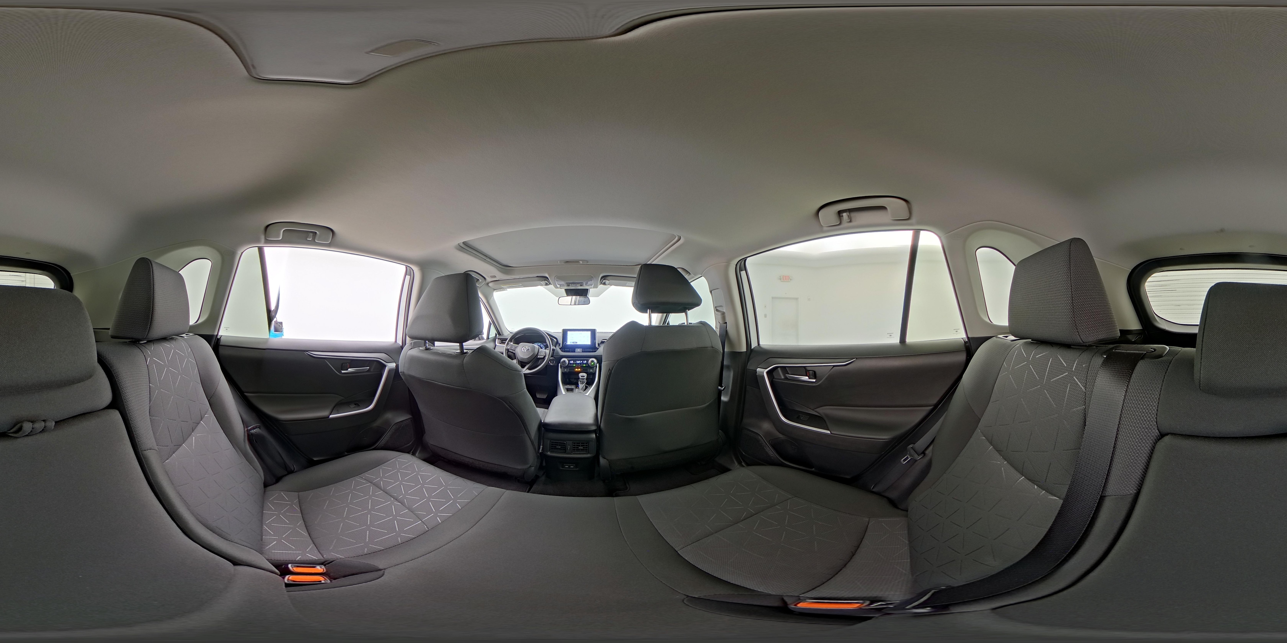 2025 Toyota RAV4 XLE - Photo 25