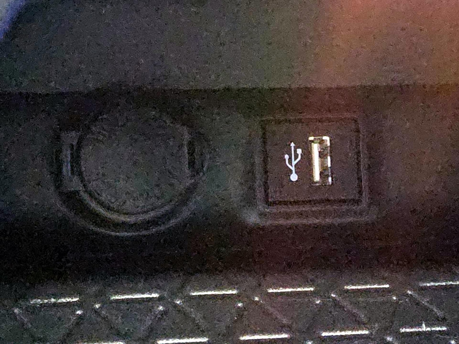 2025 Toyota RAV4 XLE - Photo 19