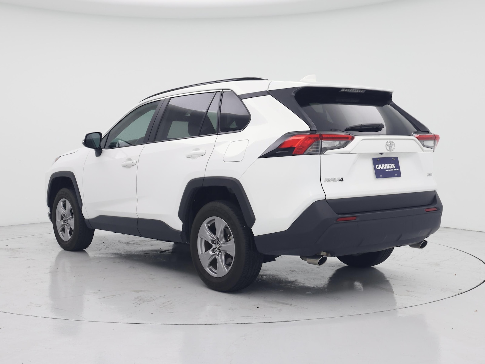 2025 Toyota RAV4 XLE - Photo 3