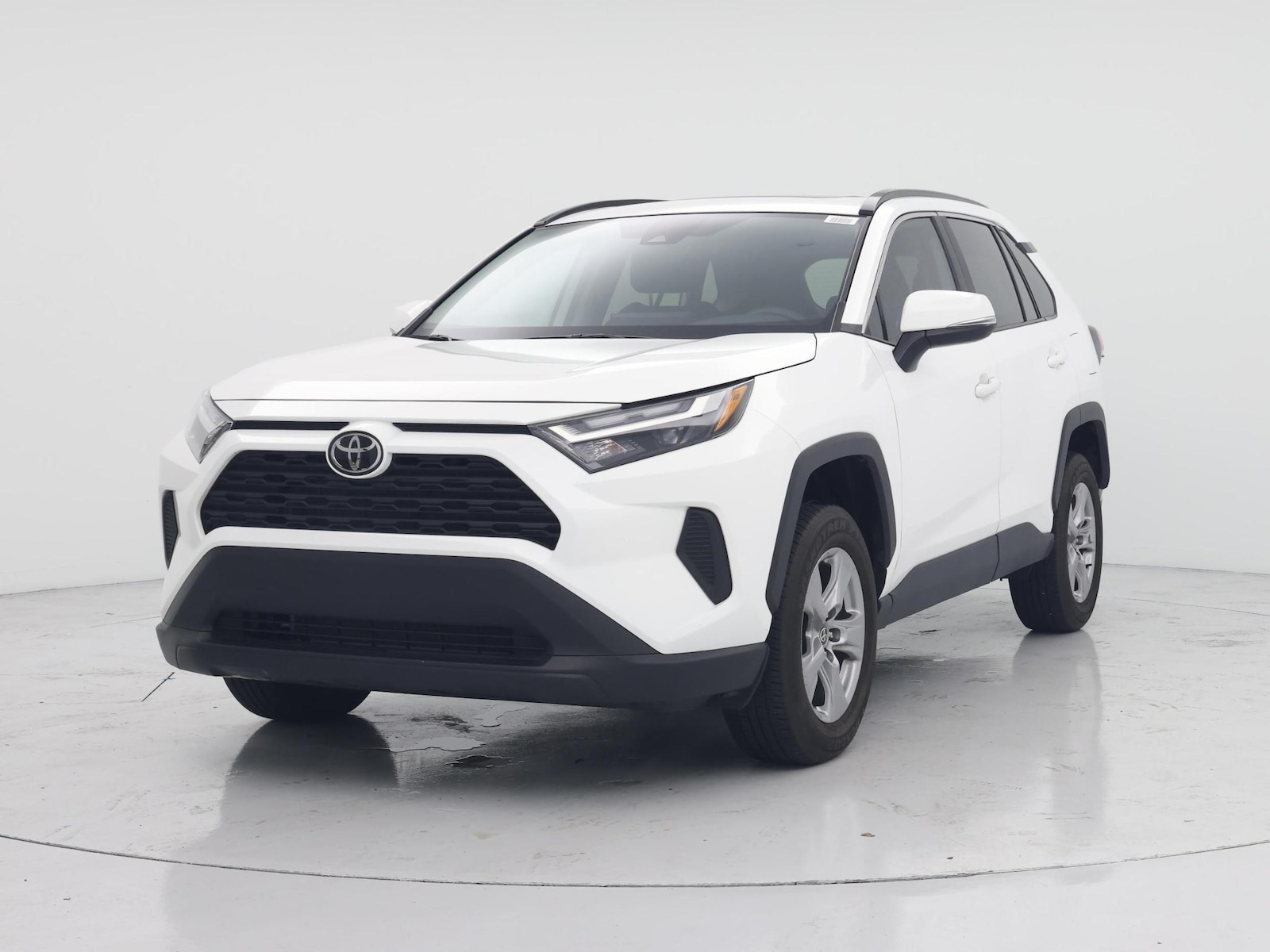 2025 Toyota RAV4 XLE - Photo 5