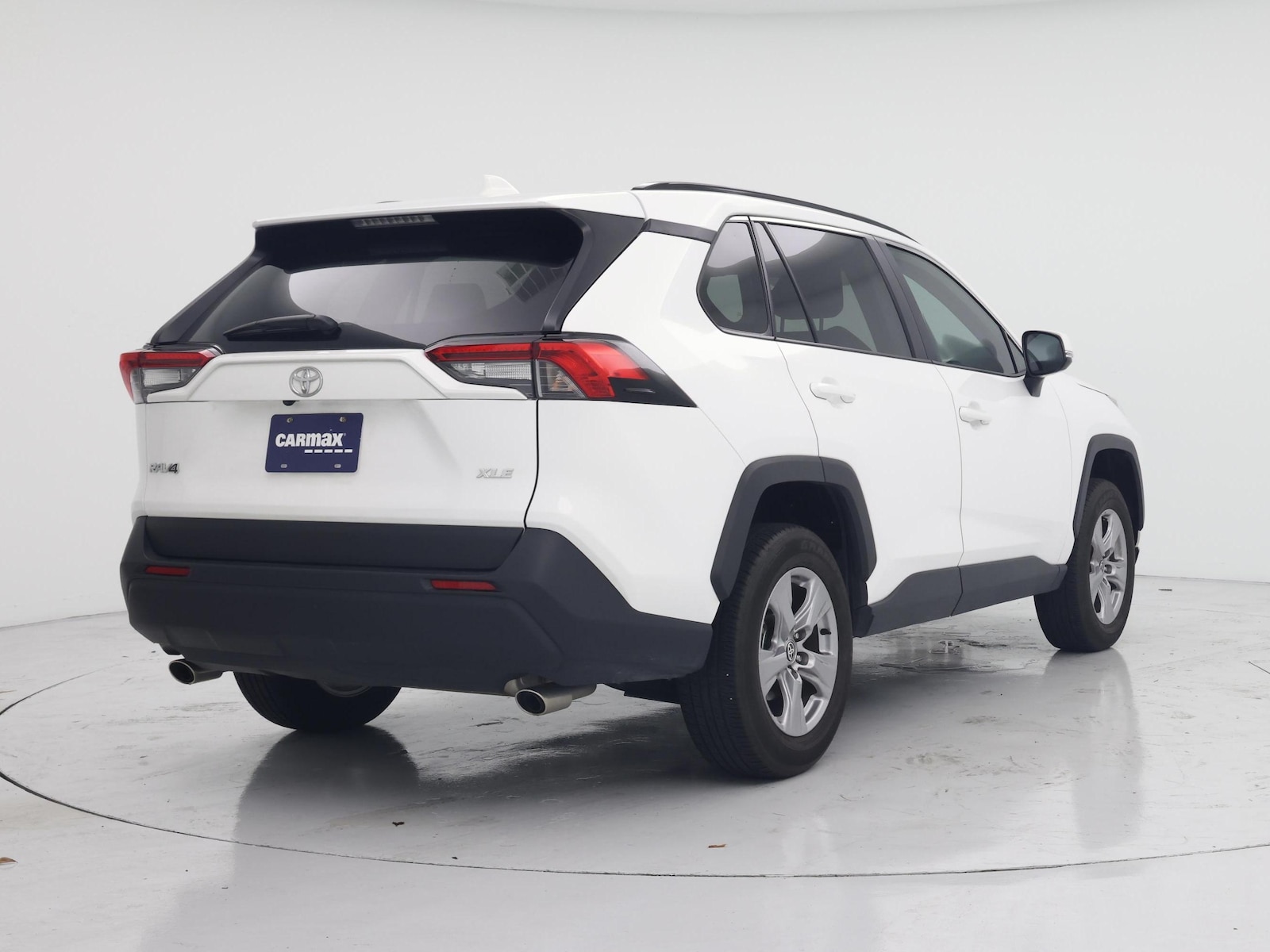 2025 Toyota RAV4 XLE - Photo 9