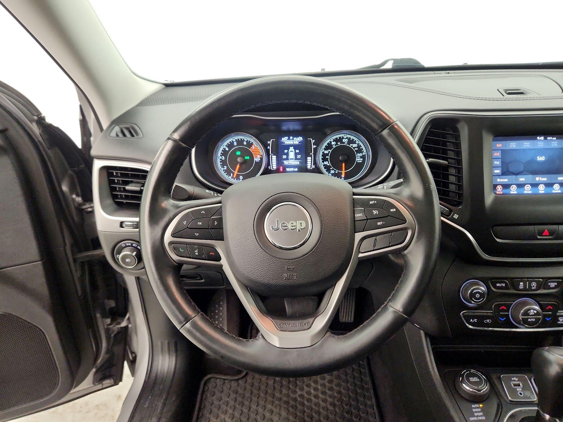 Thumbnail: 2019 Jeep Cherokee - 10