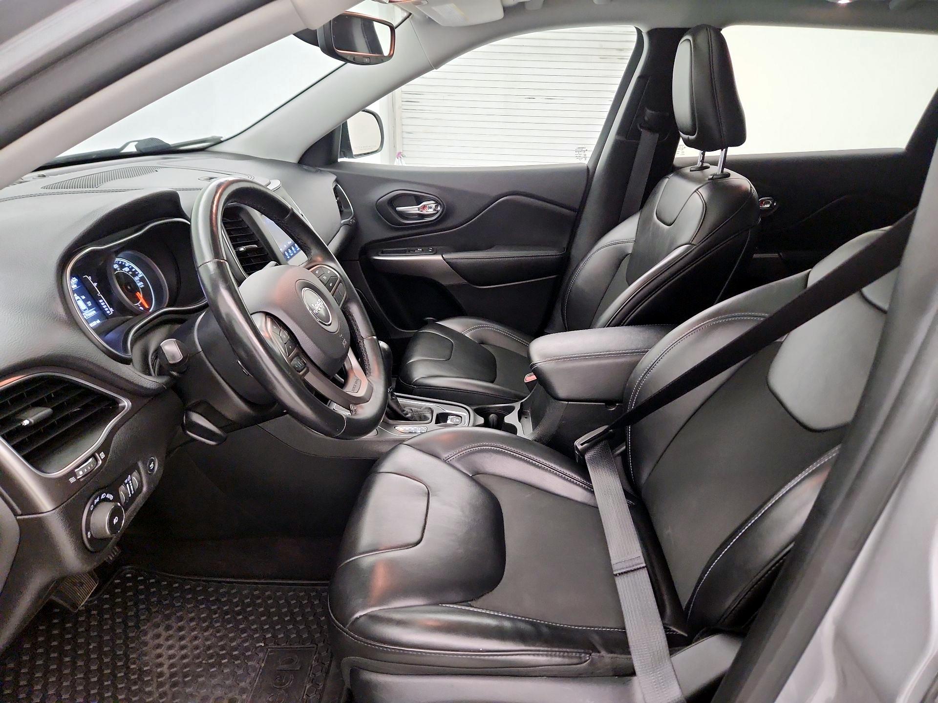 Thumbnail: 2019 Jeep Cherokee - 11
