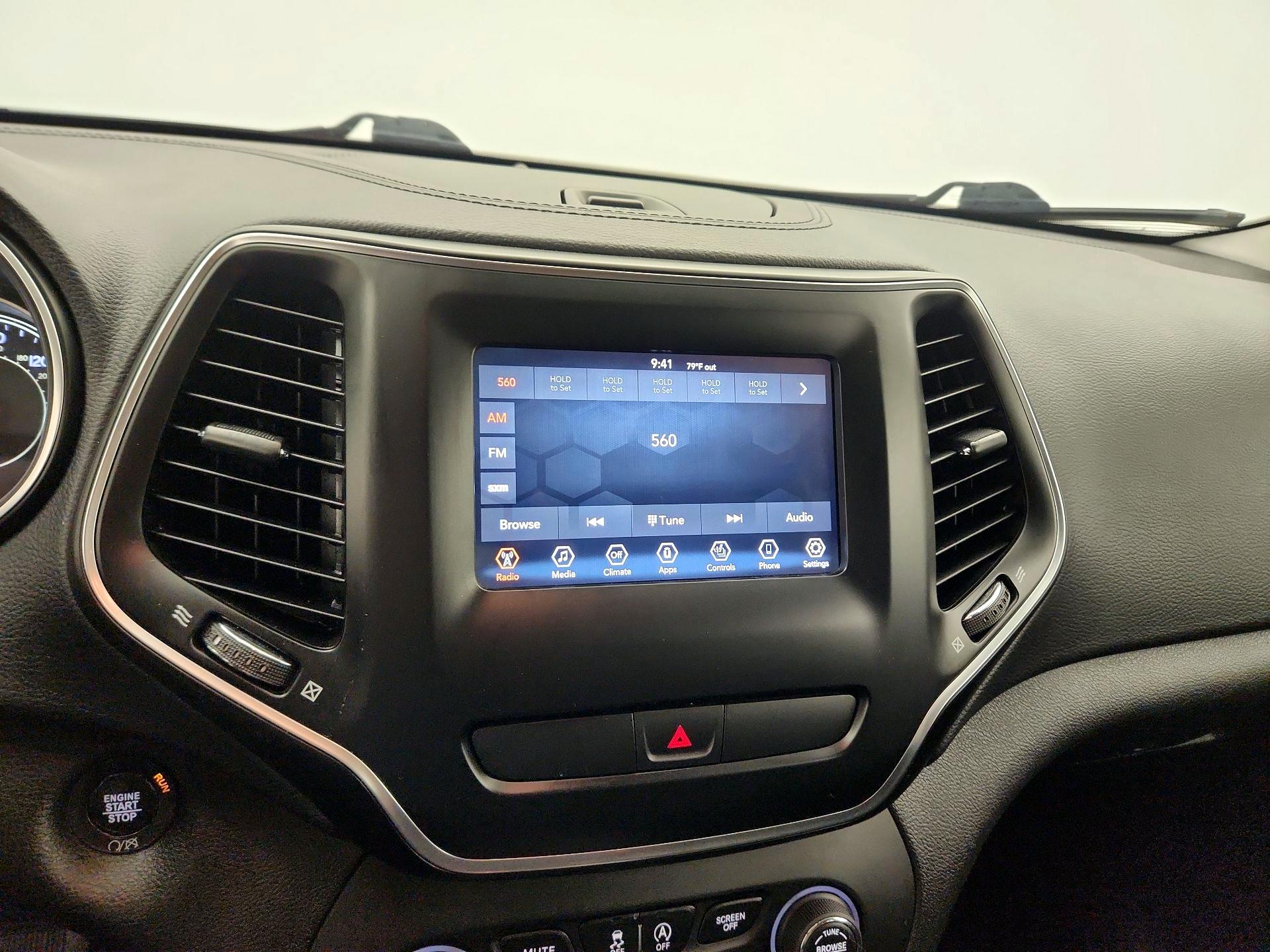 Thumbnail: 2019 Jeep Cherokee - 14