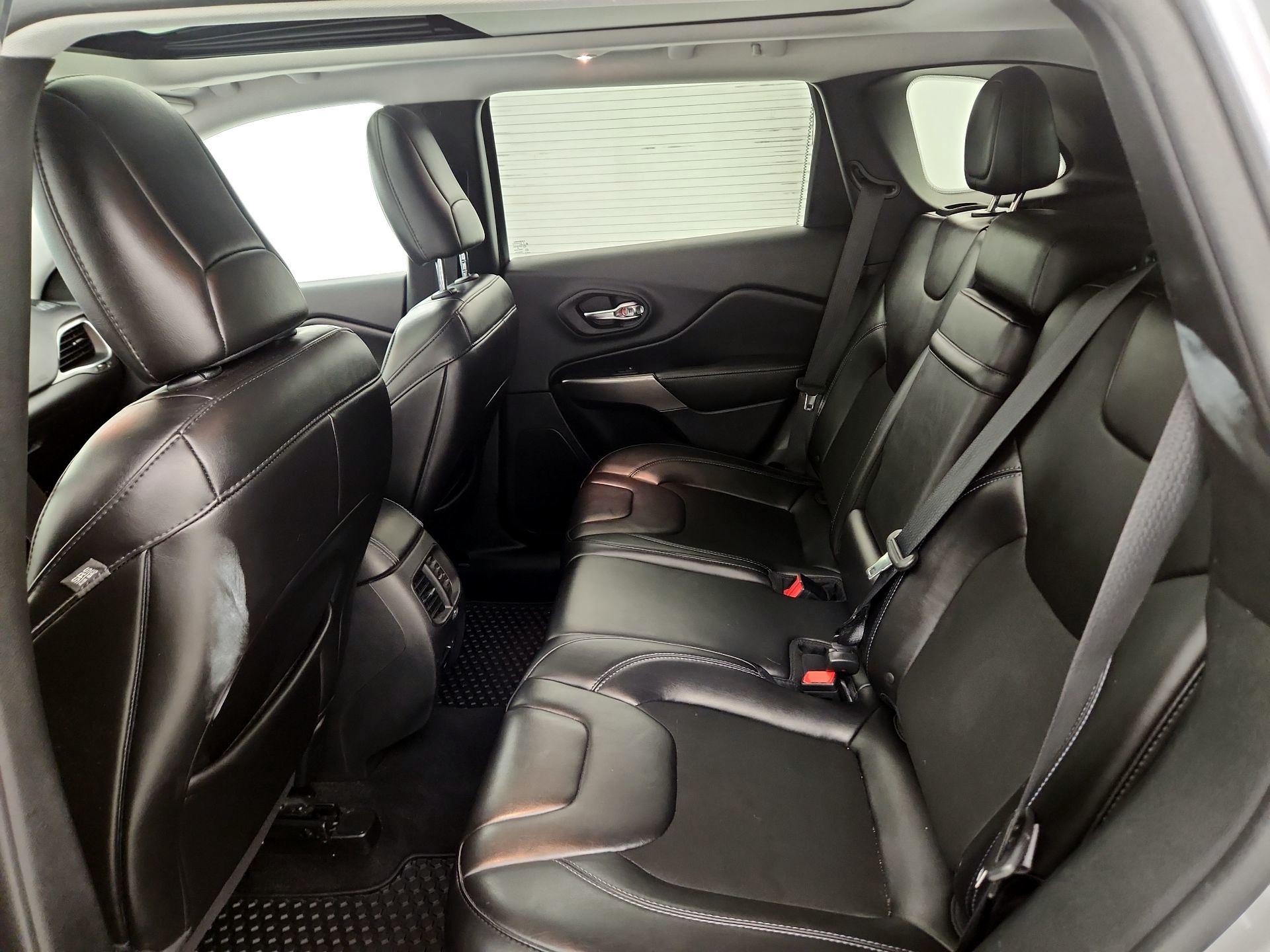 Thumbnail: 2019 Jeep Cherokee - 19