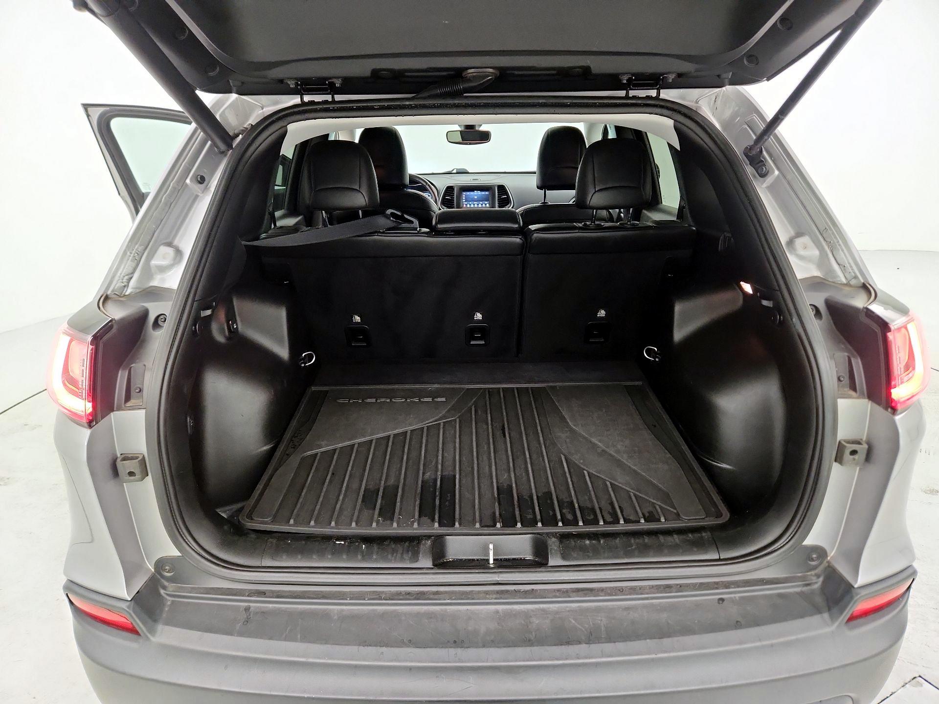 Thumbnail: 2019 Jeep Cherokee - 20