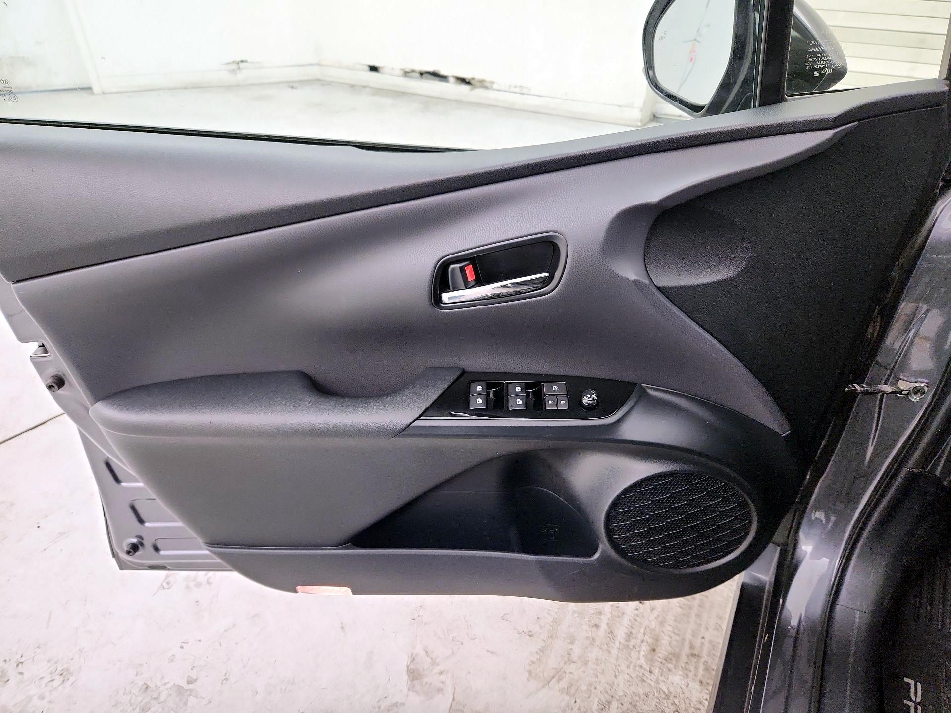 Thumbnail: 2018 Toyota Prius - 12
