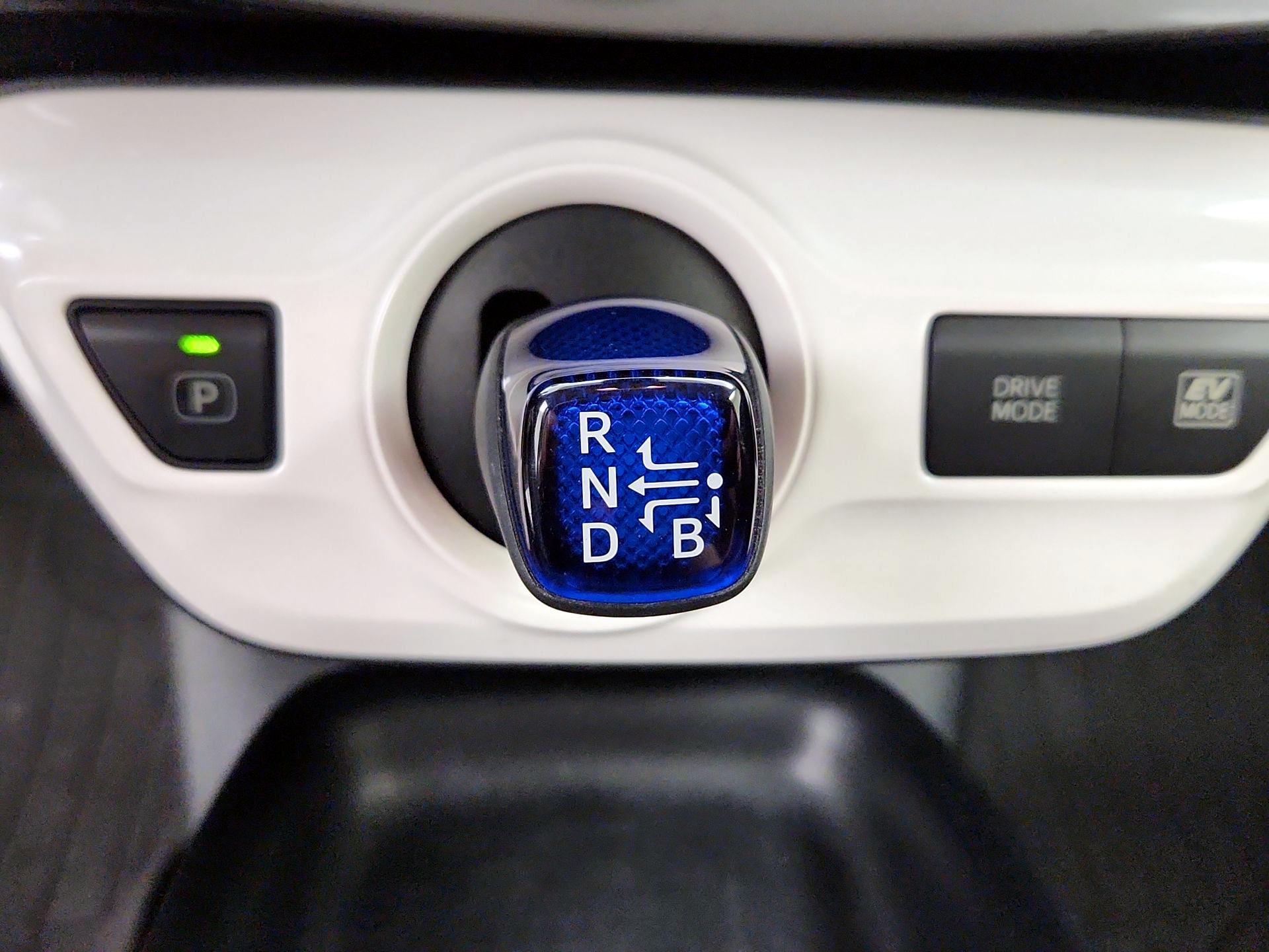 Thumbnail: 2018 Toyota Prius - 17