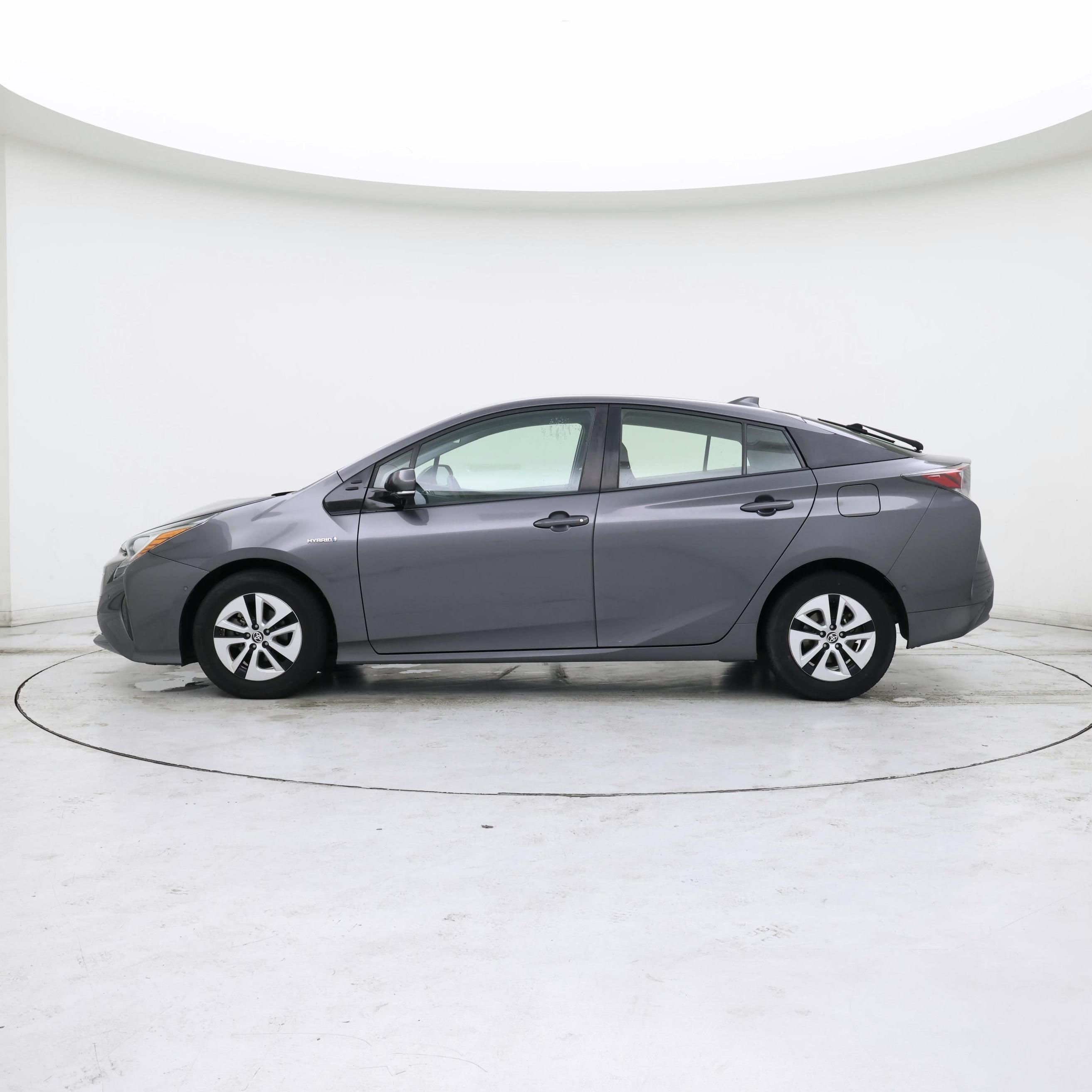 Thumbnail: 2018 Toyota Prius - 3