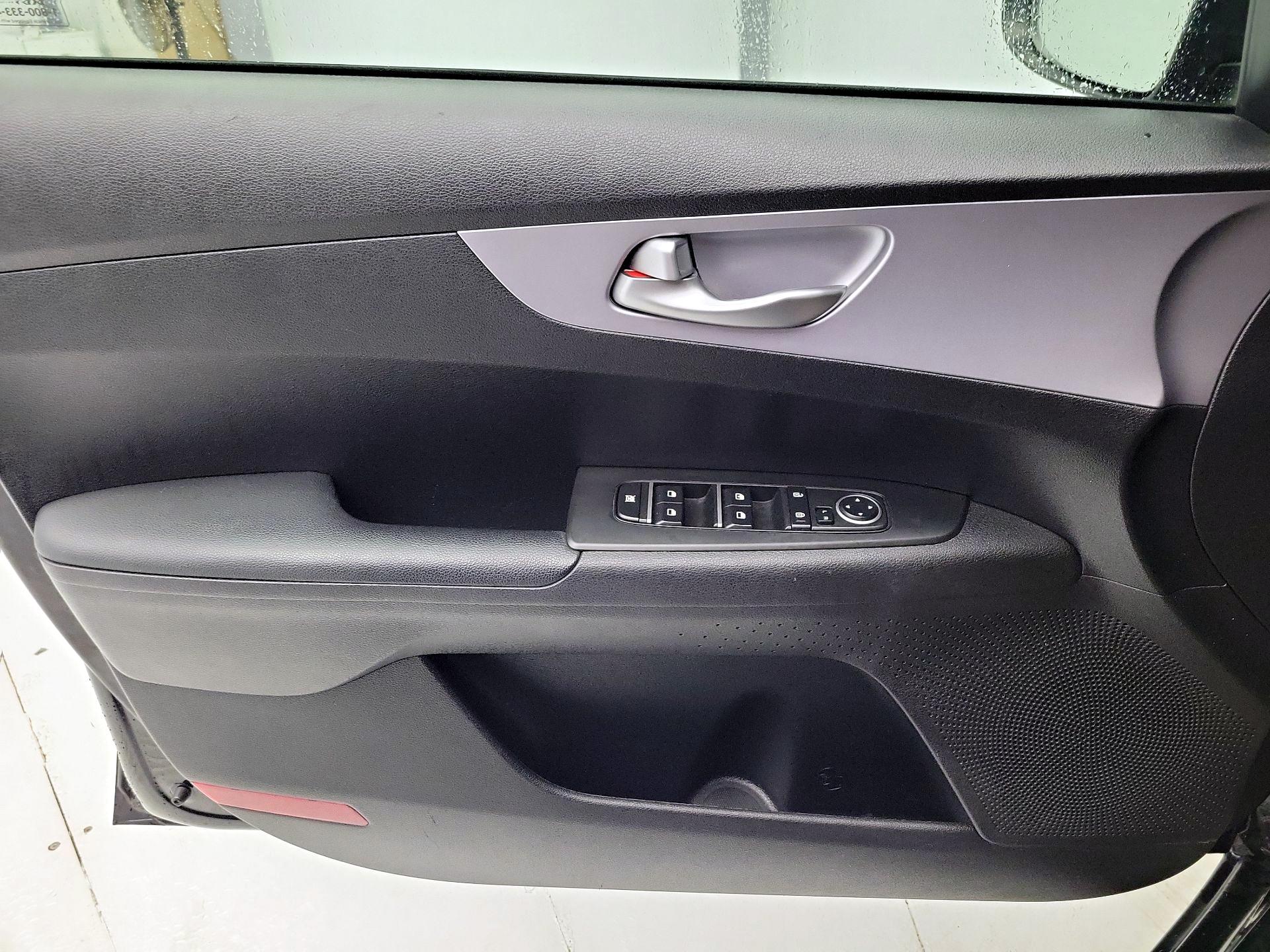 Thumbnail: 2024 Kia Forte - 12