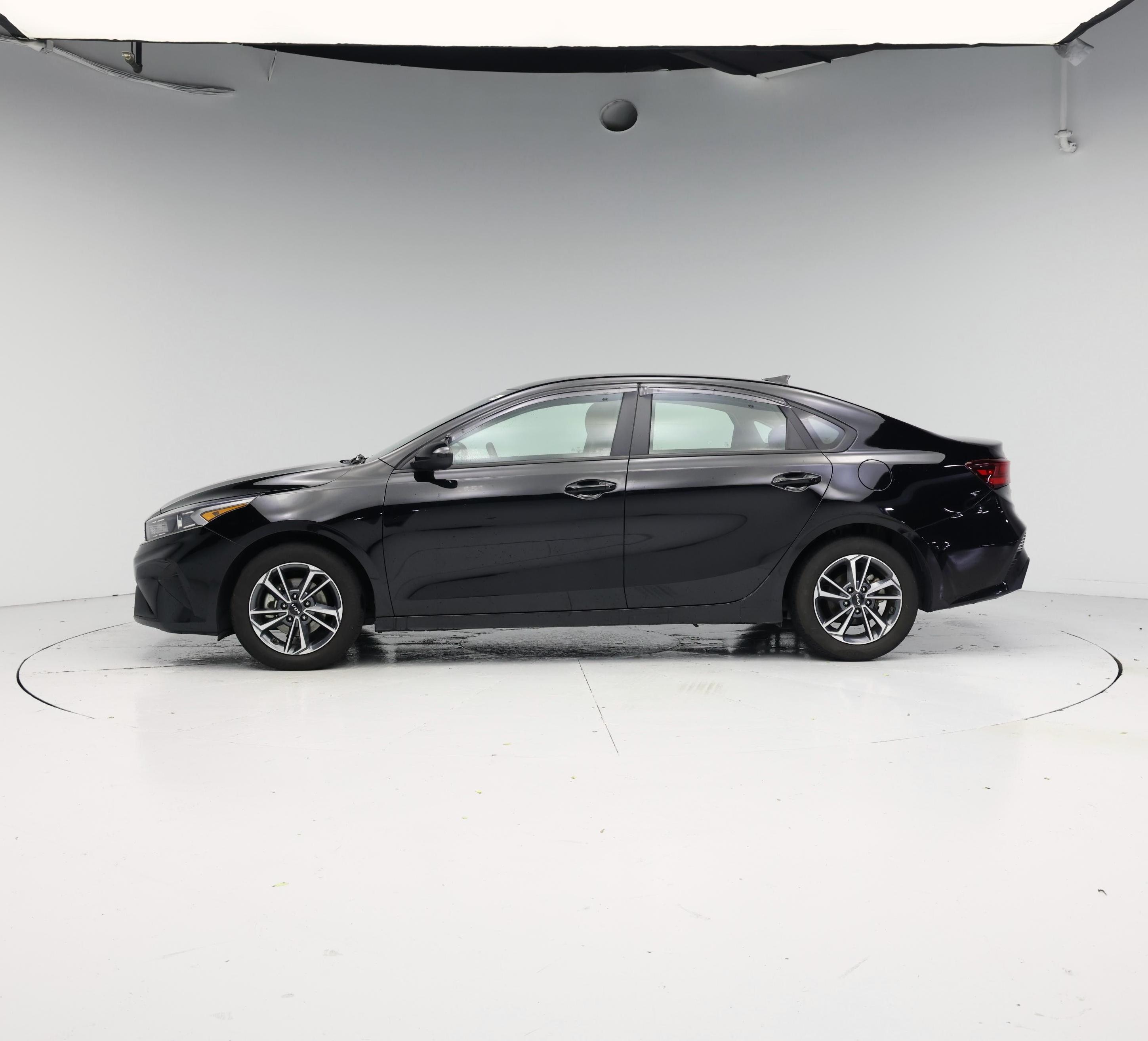 Thumbnail: 2024 Kia Forte - 3