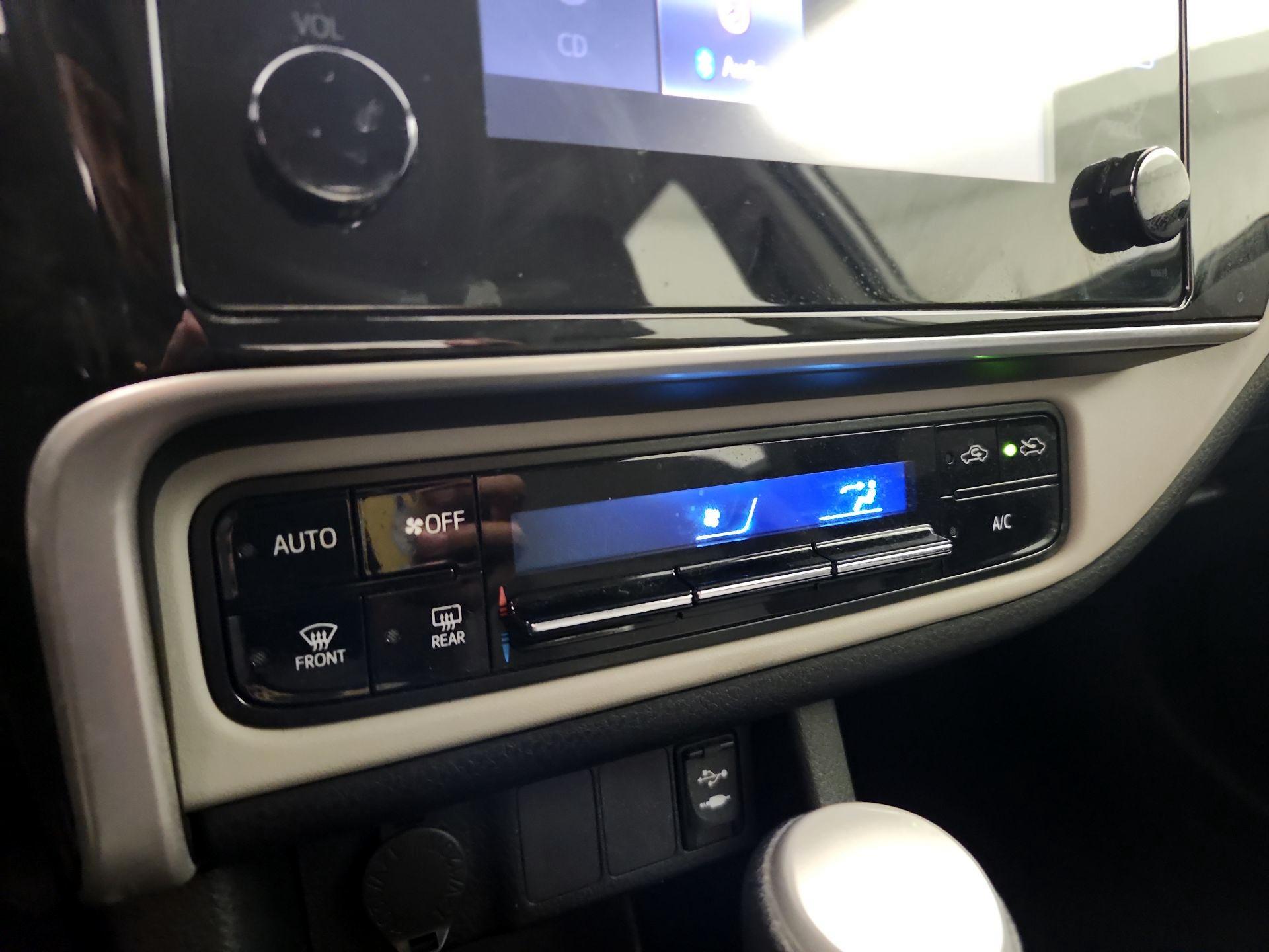 Thumbnail: 2018 Toyota Corolla - 16