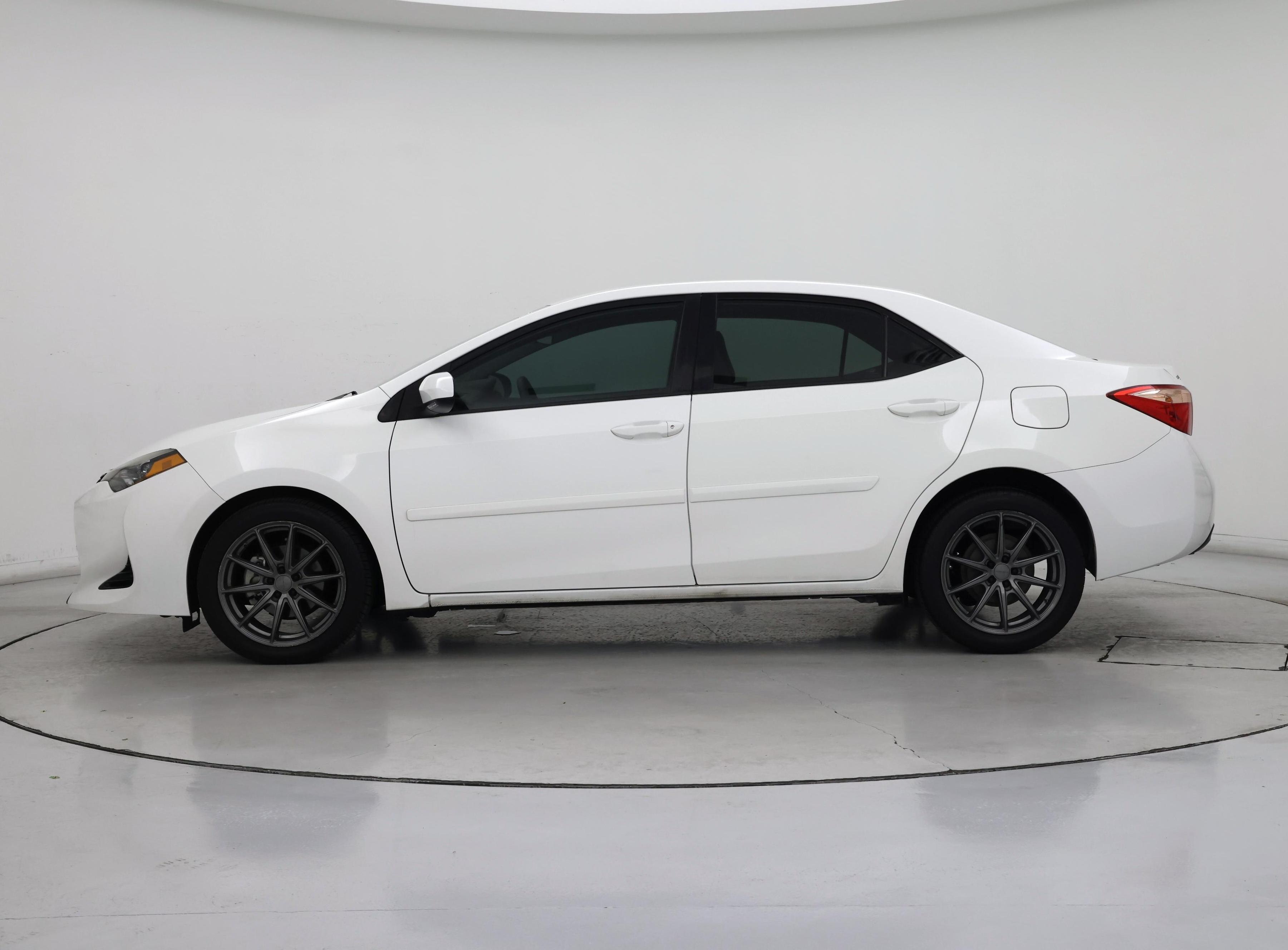 Thumbnail: 2018 Toyota Corolla - 3