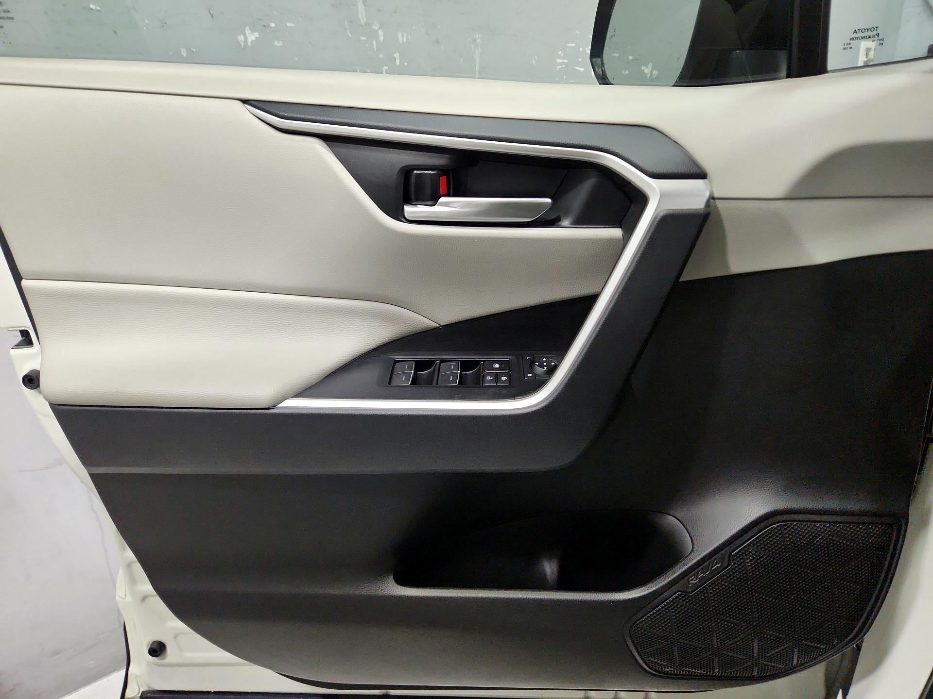 Thumbnail: 2023 Toyota RAV4 - 12