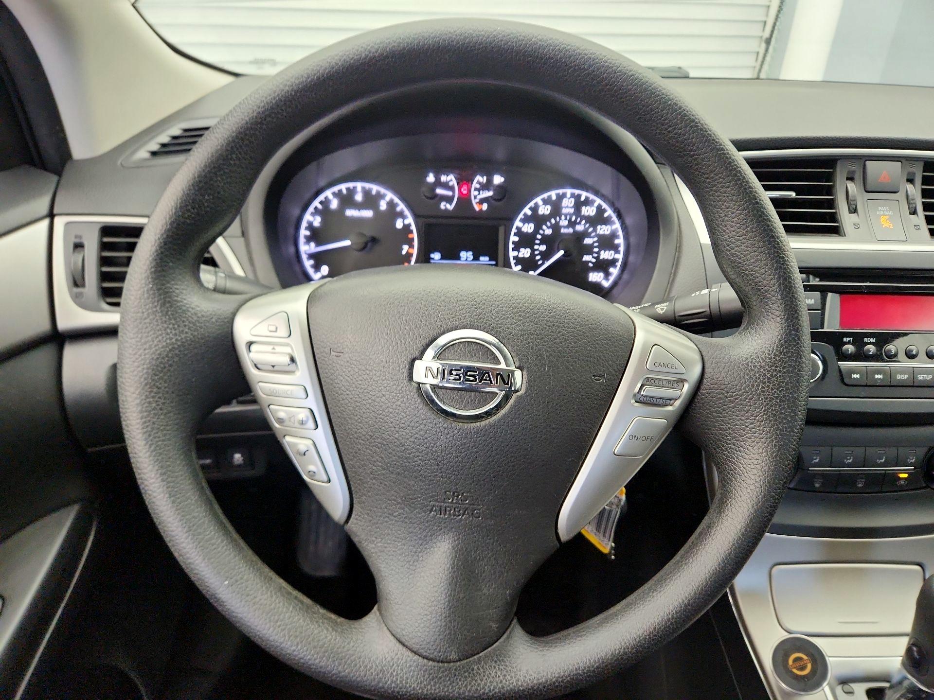 Thumbnail: 2015 Nissan Sentra - 10