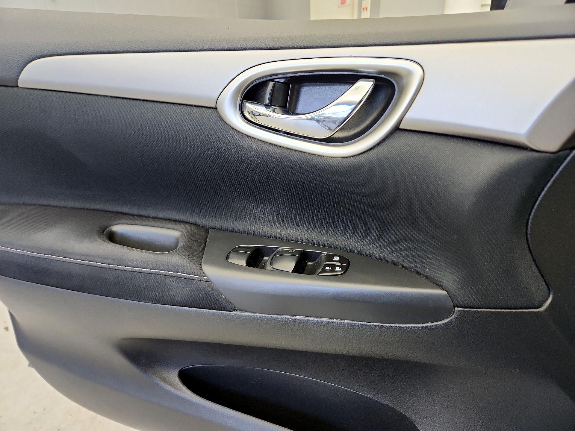 Thumbnail: 2015 Nissan Sentra - 12