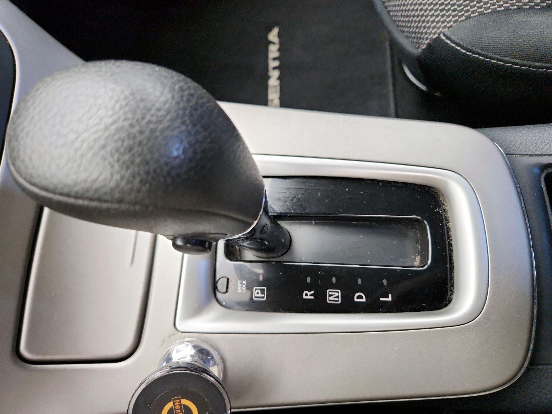 Thumbnail: 2015 Nissan Sentra - 16