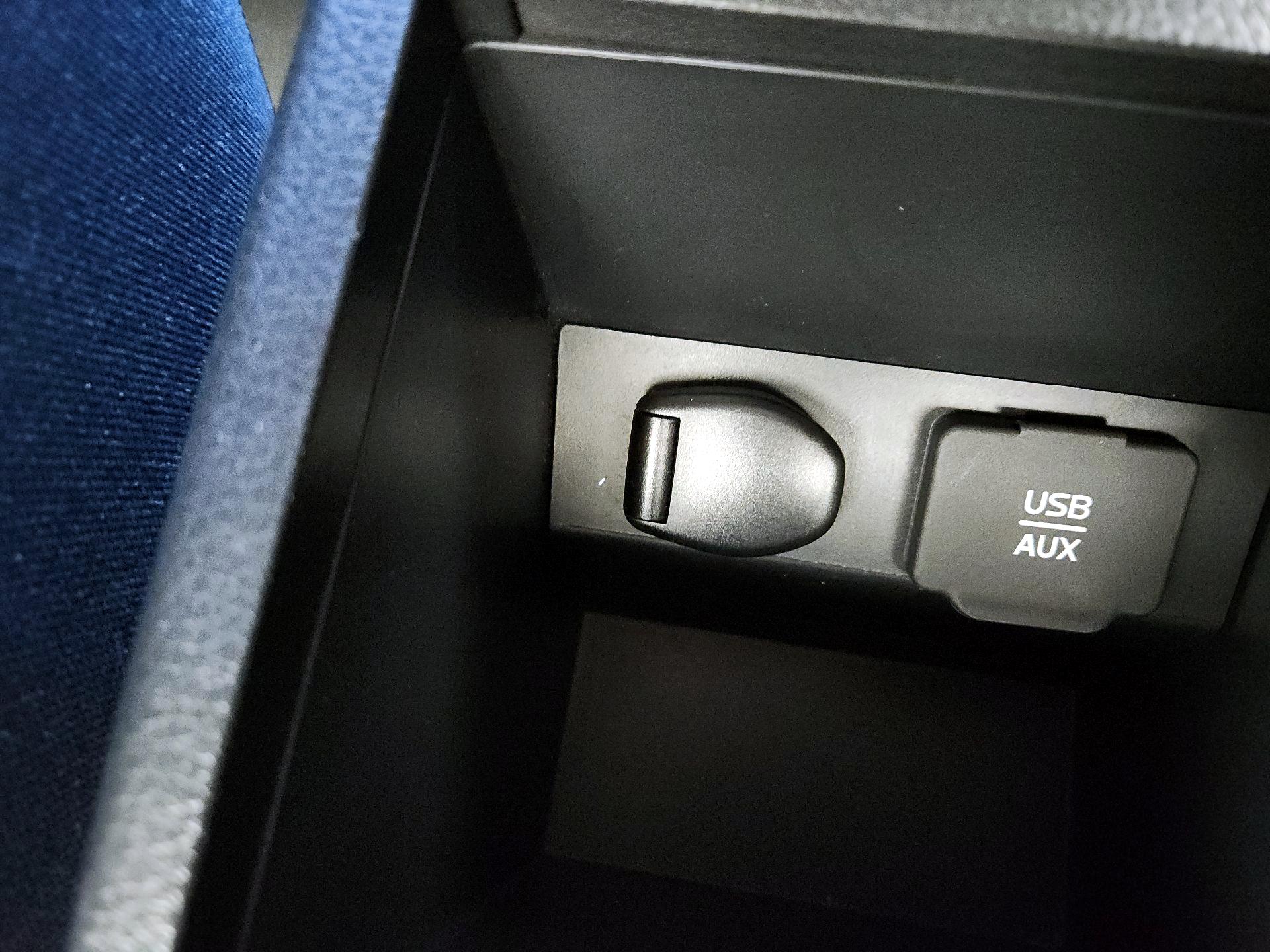 Thumbnail: 2015 Nissan Sentra - 17