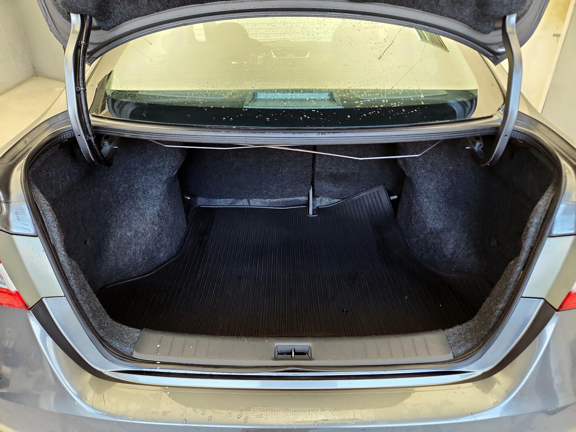 Thumbnail: 2015 Nissan Sentra - 19