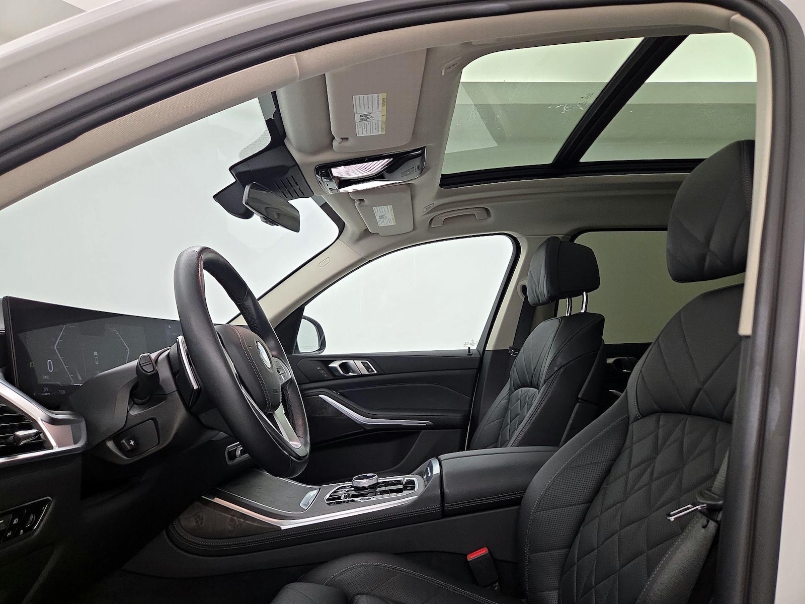 Panoramic Sunroof & Skylight(s)