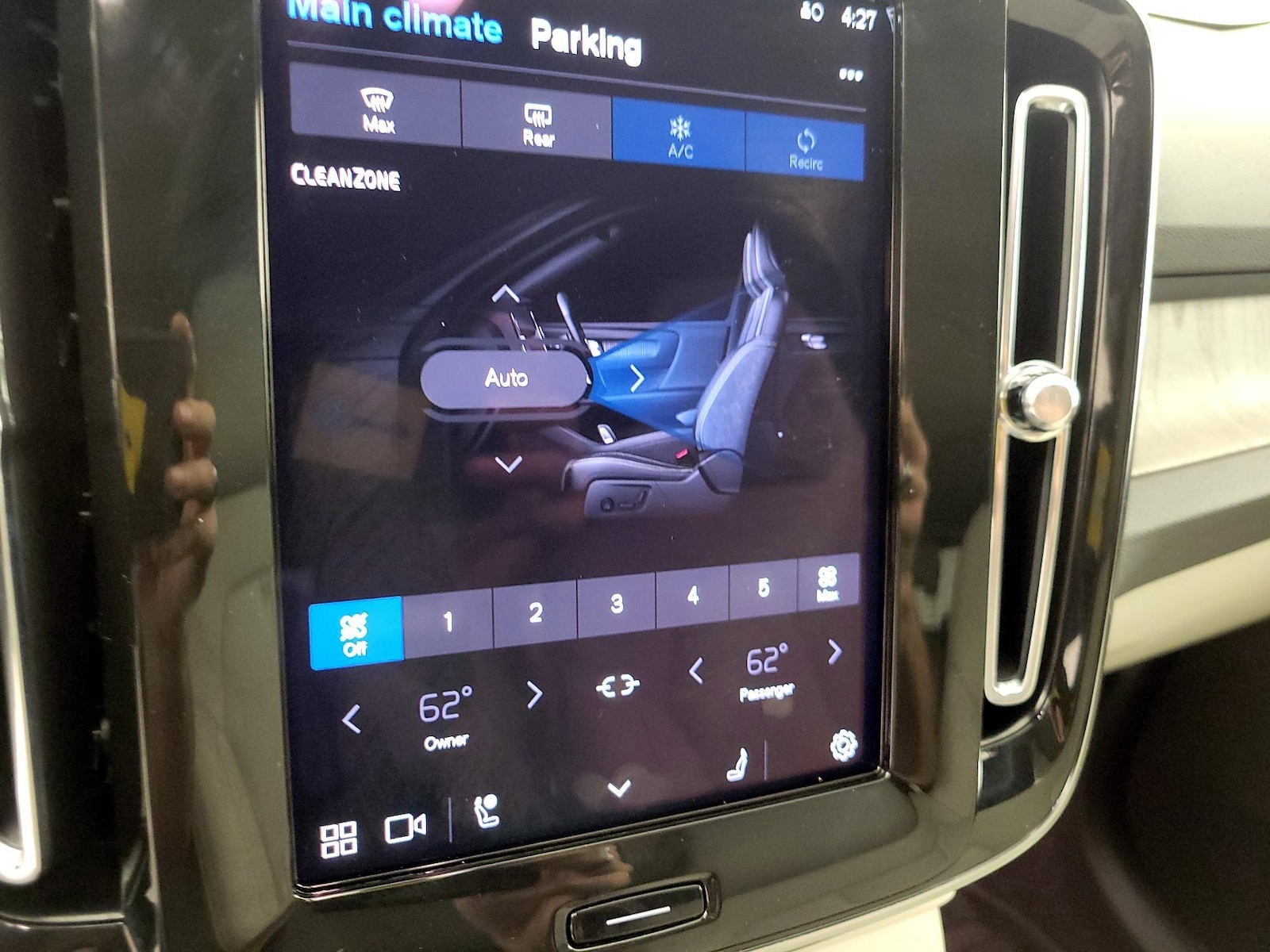 2025 Volvo XC40 Plus - Photo 18
