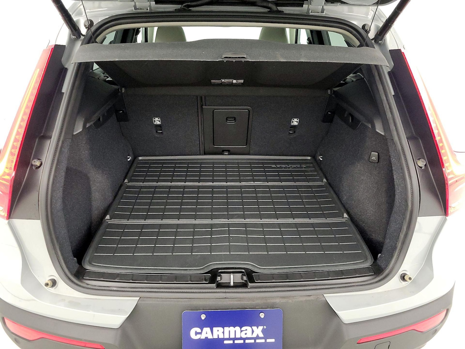2025 Volvo XC40 Plus - Photo 23