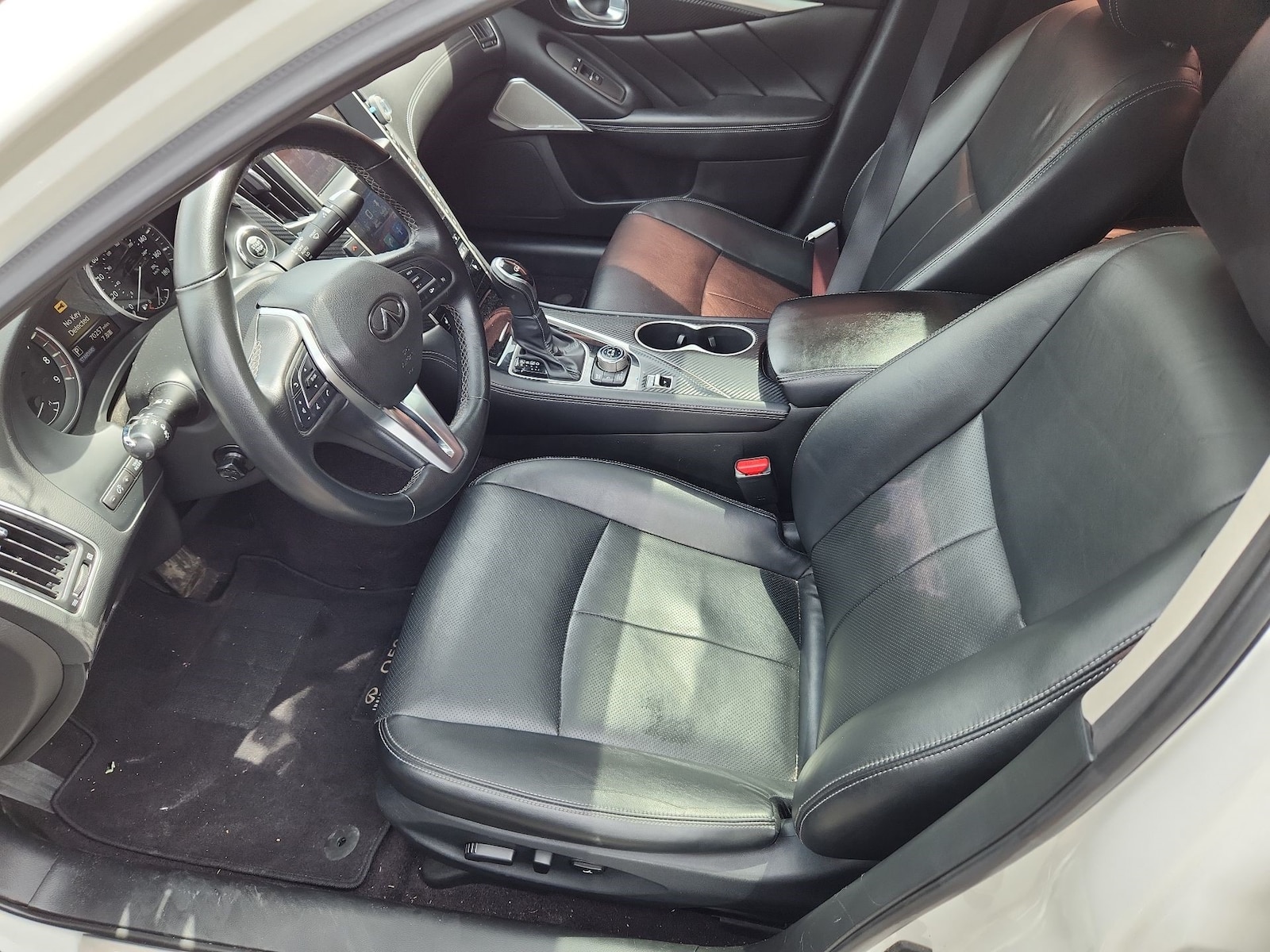 2025 Volvo XC40 Plus - Photo 8