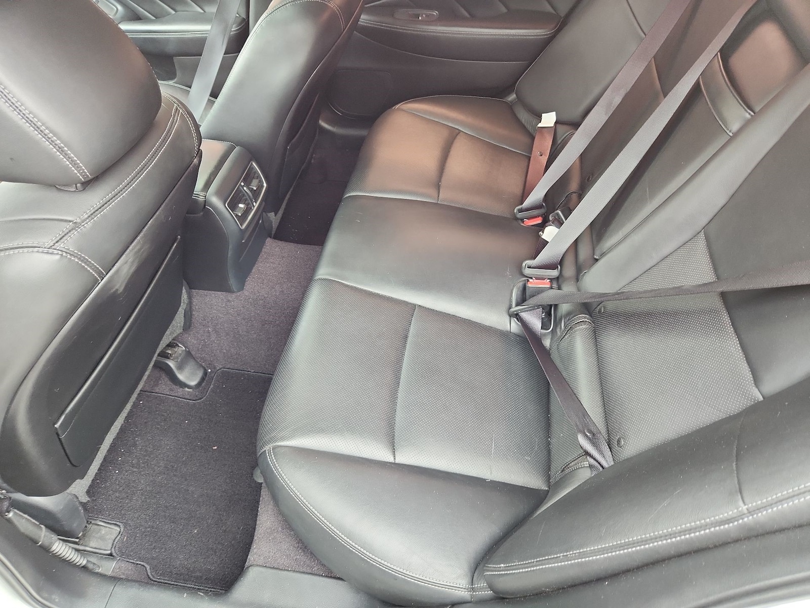 2025 Volvo XC40 Plus - Photo 9