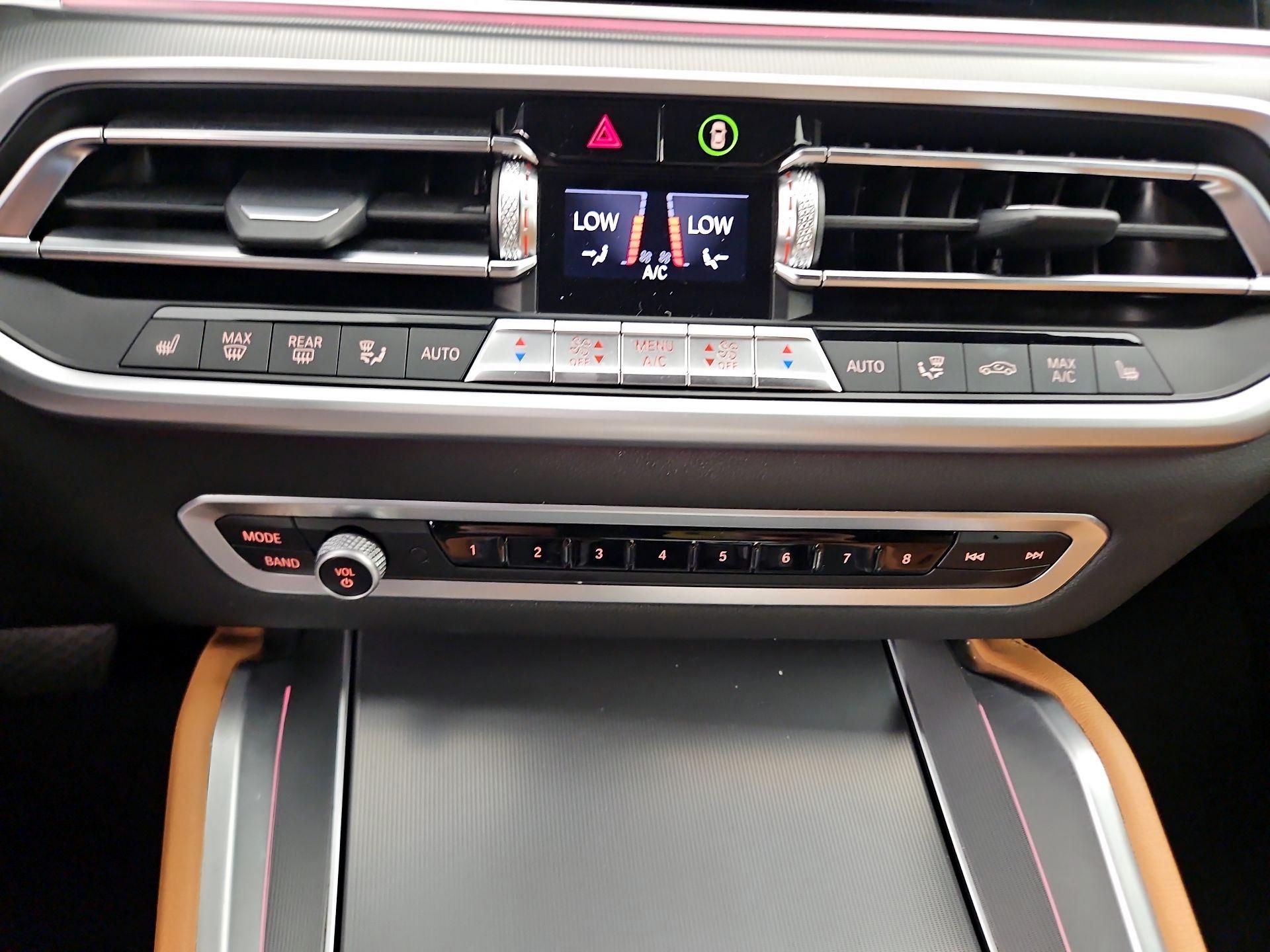 Thumbnail: 2022 BMW X6 - 17
