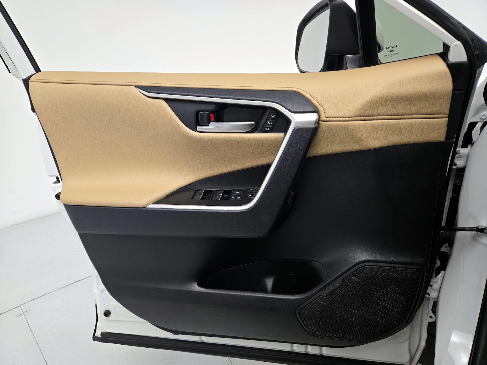 2025 Toyota RAV4 Limited - Photo 13