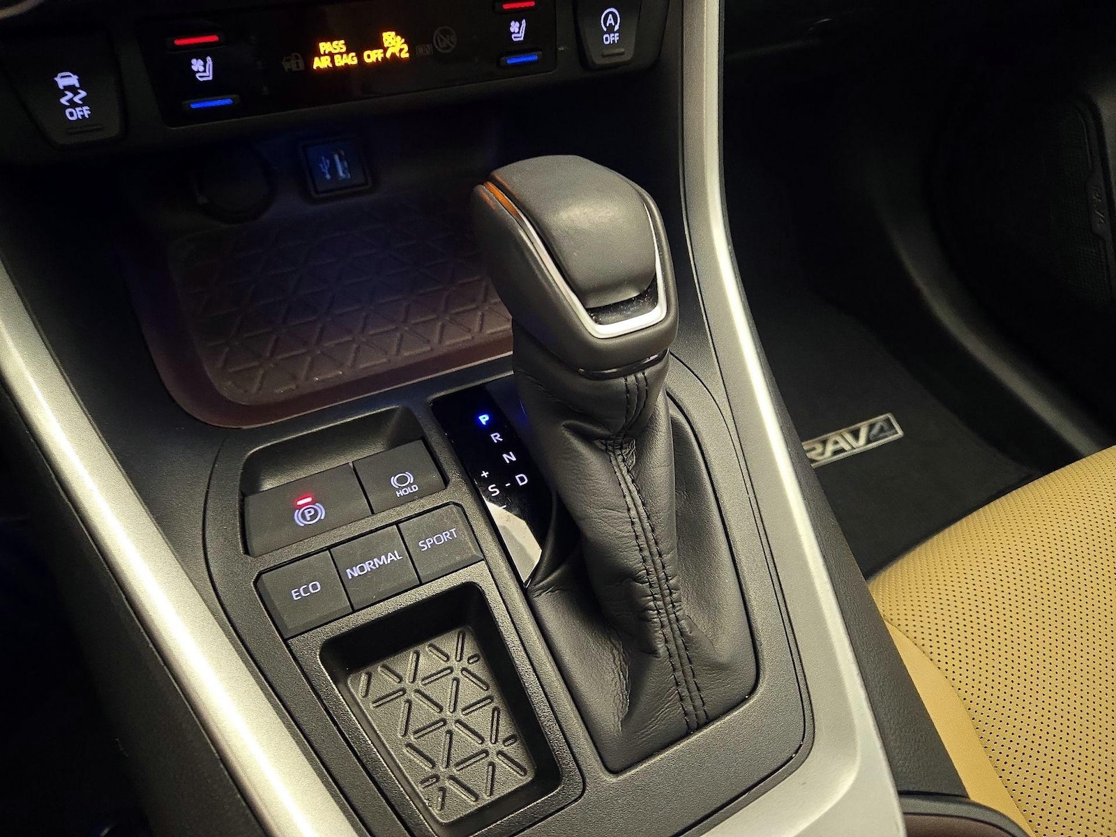 2025 Toyota RAV4 Limited - Photo 18