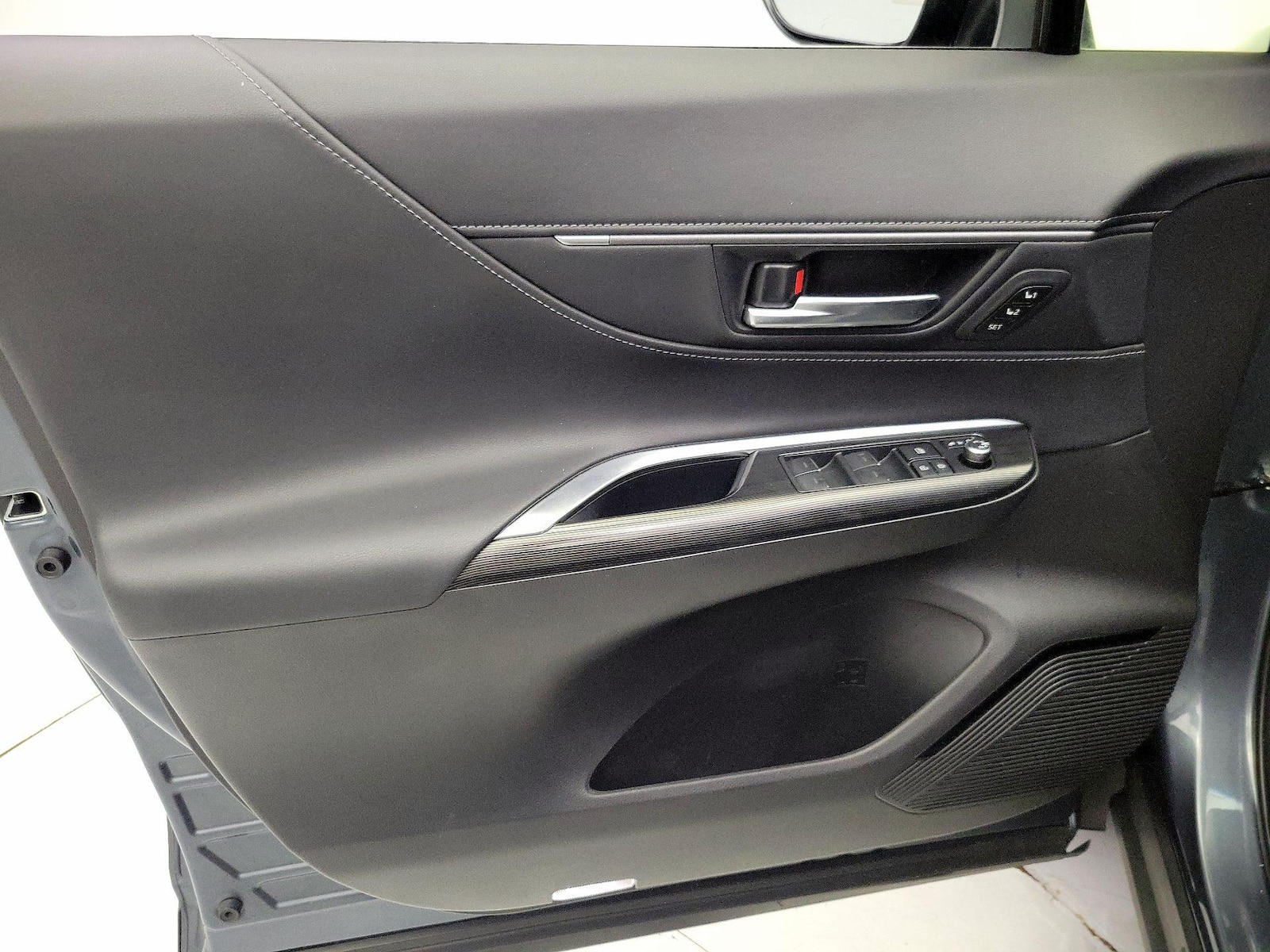 2021 Toyota Venza XLE - Photo 13