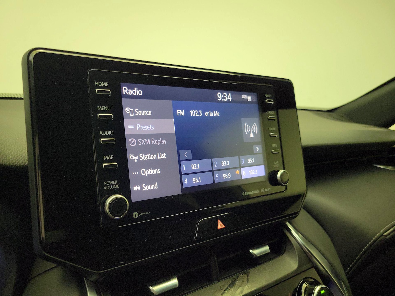2021 Toyota Venza XLE - Photo 16