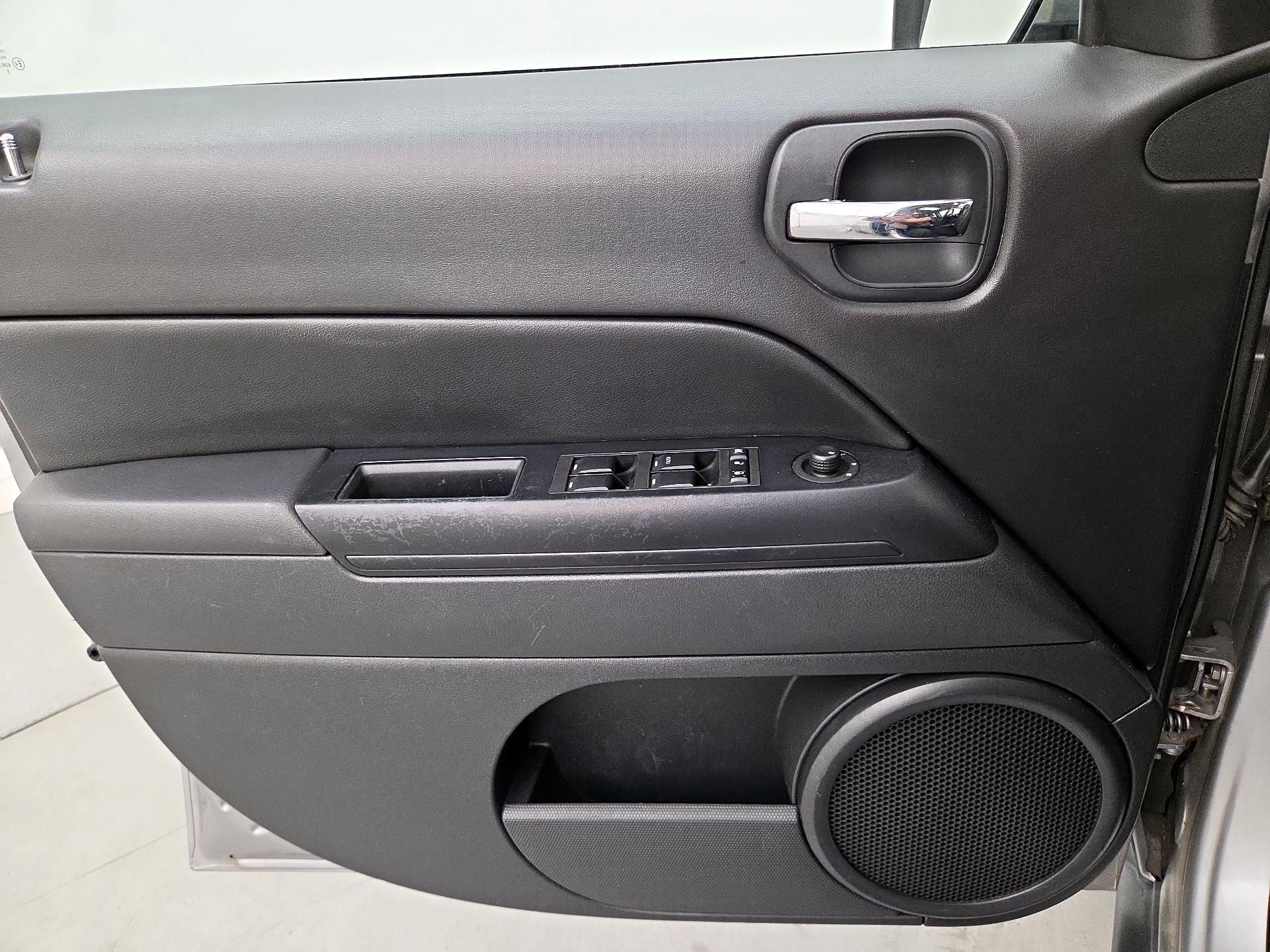 Thumbnail: 2016 Jeep Patriot - 12
