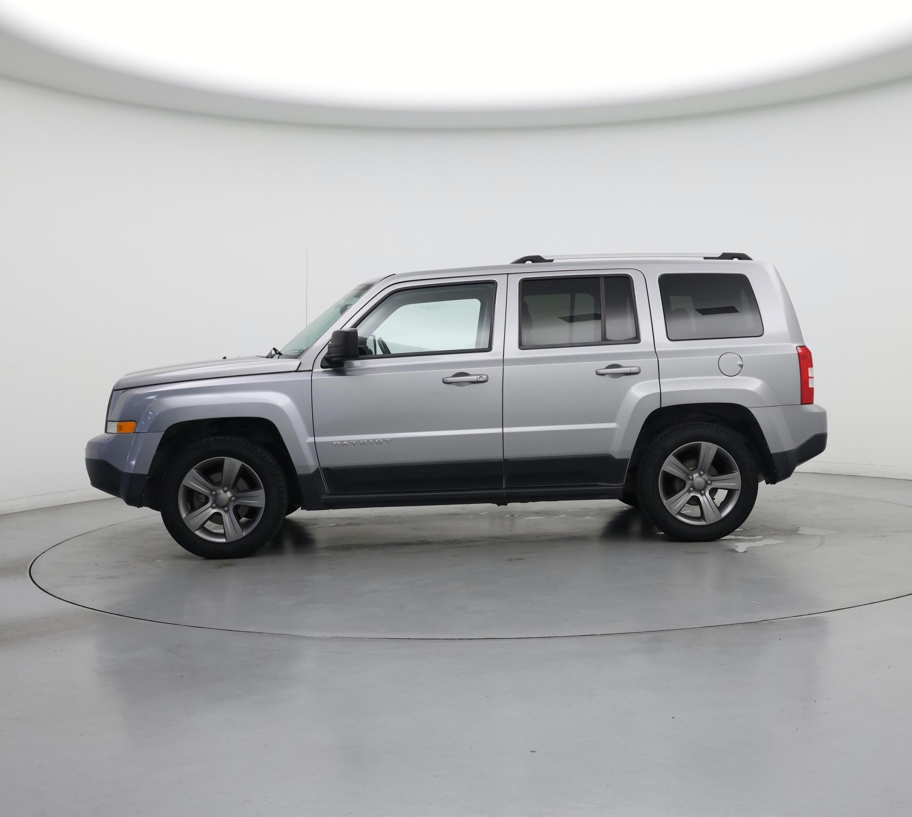 Thumbnail: 2016 Jeep Patriot - 3
