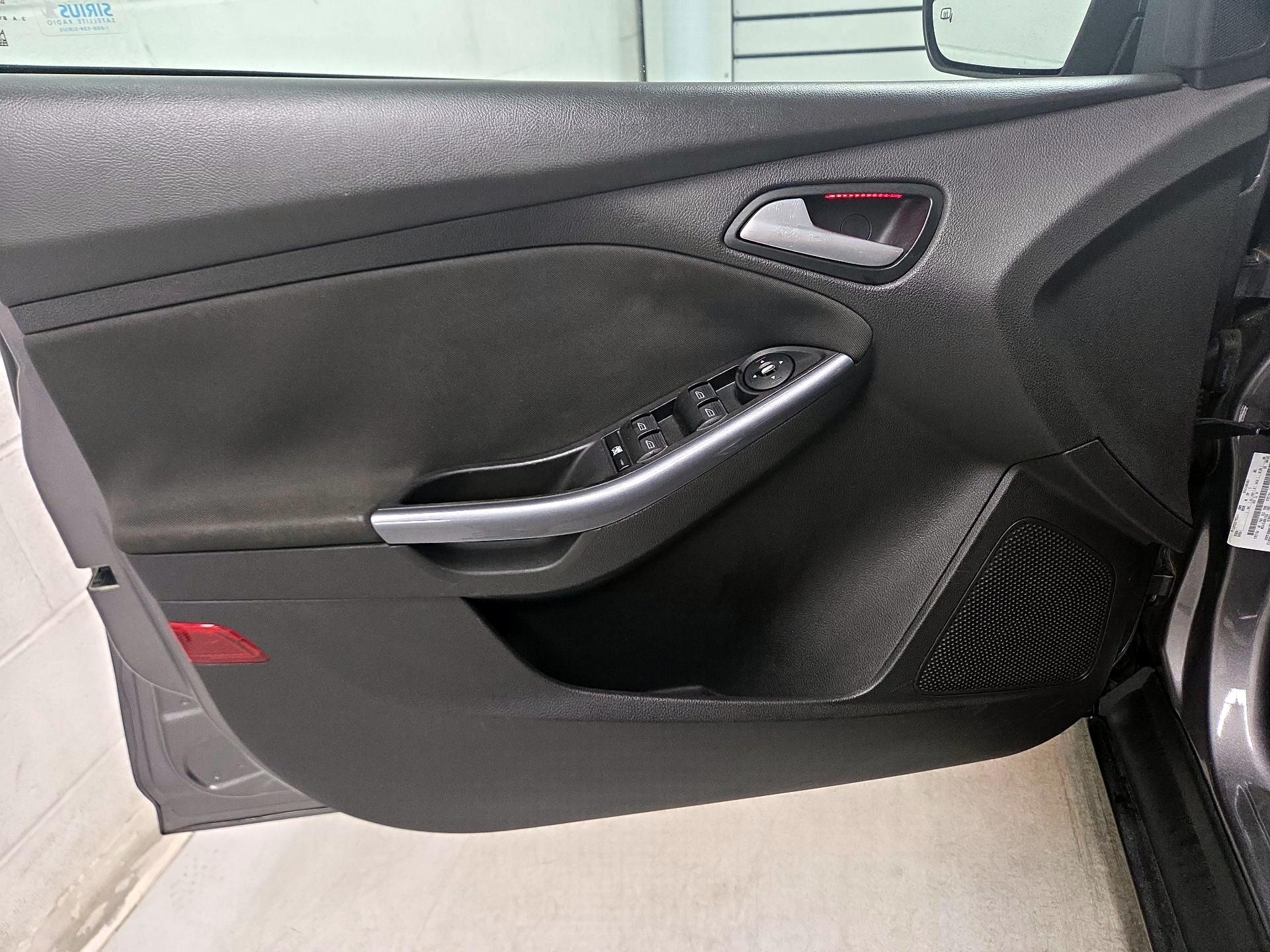Thumbnail: 2014 Ford Focus - 10
