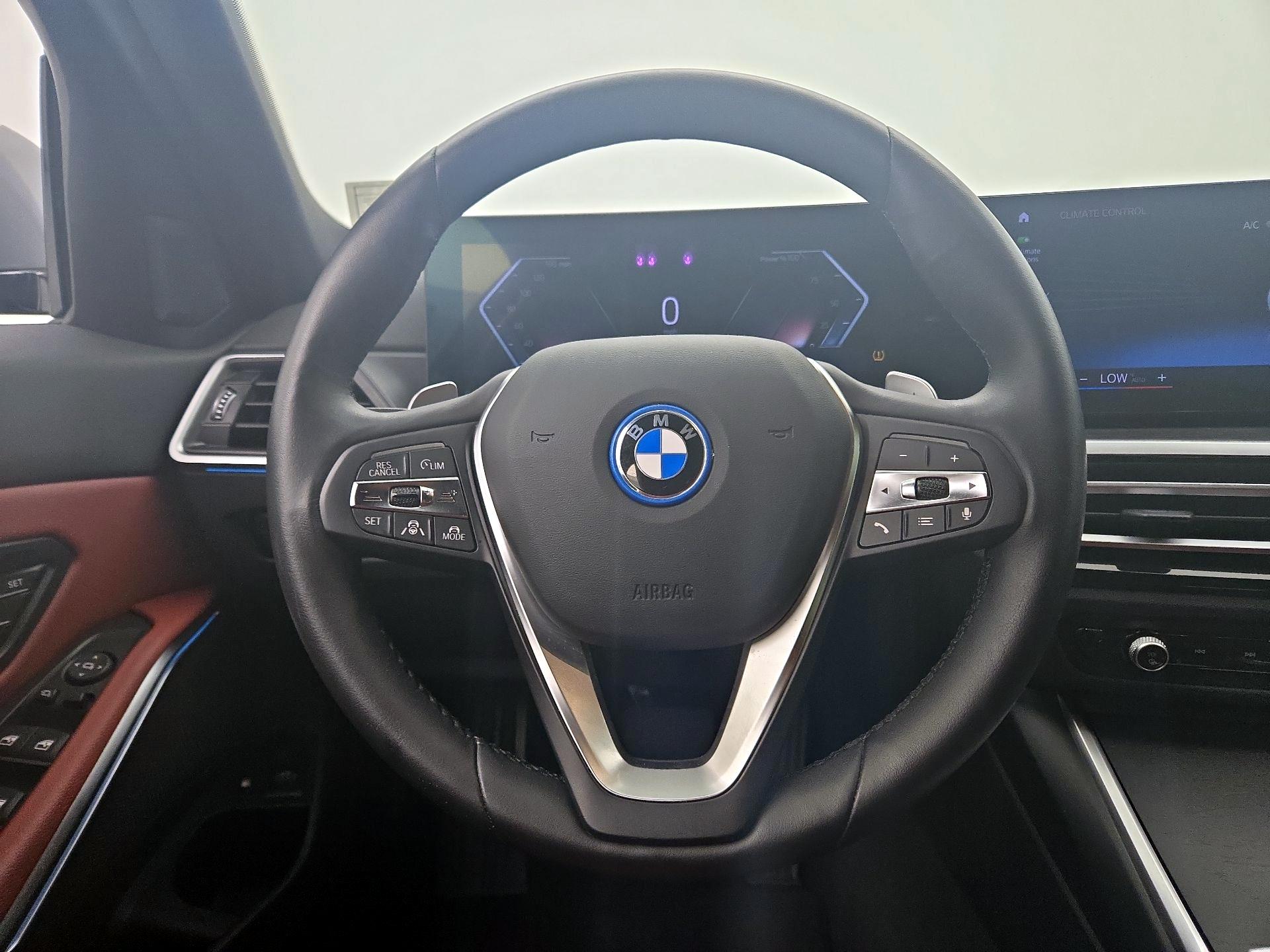 Thumbnail: 2024 BMW 3 Series - 10