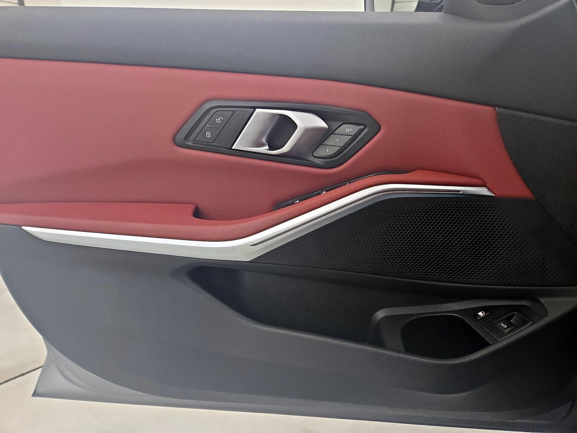 Thumbnail: 2024 BMW 3 Series - 12