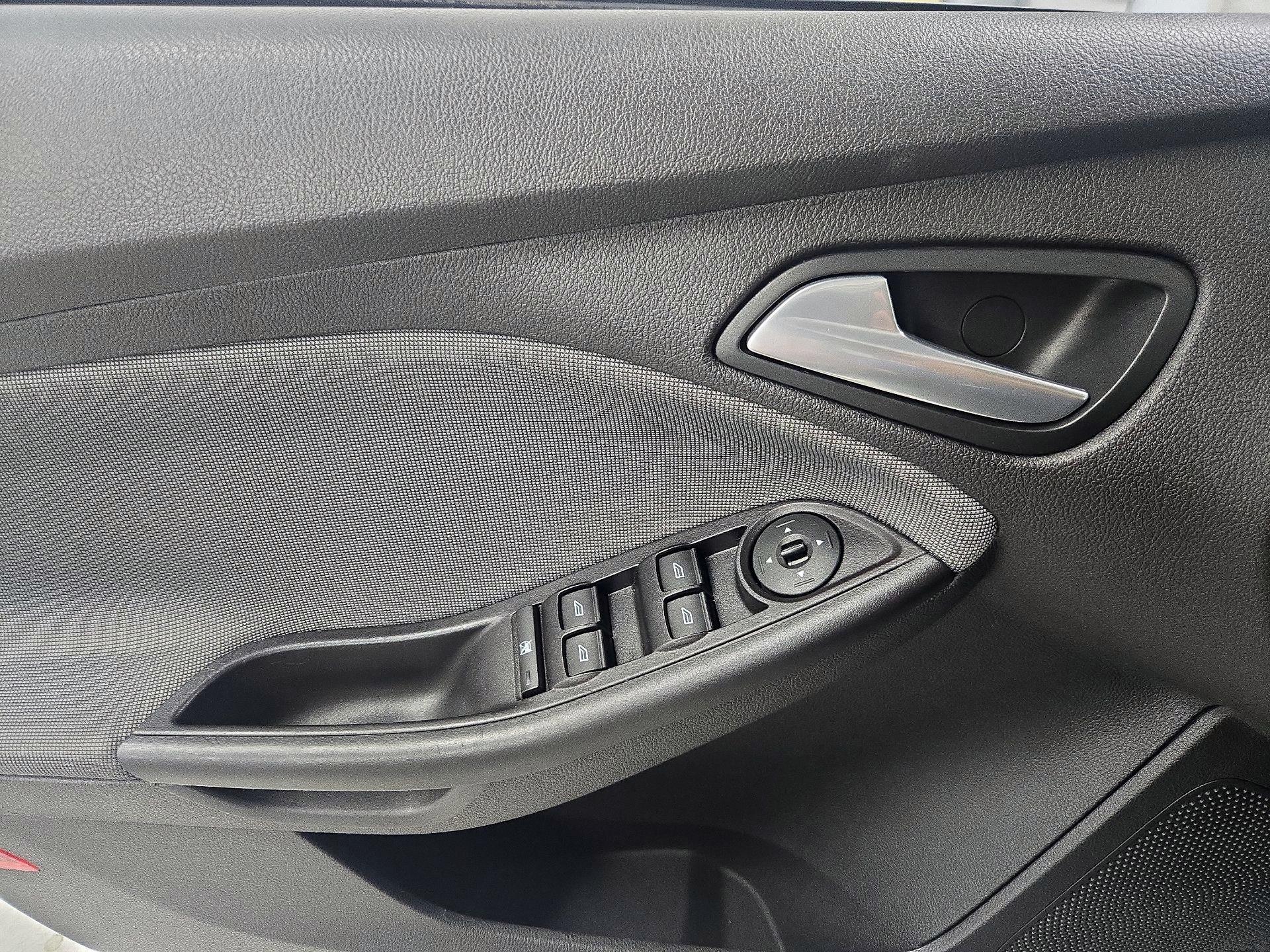 Thumbnail: 2014 Ford Focus - 12