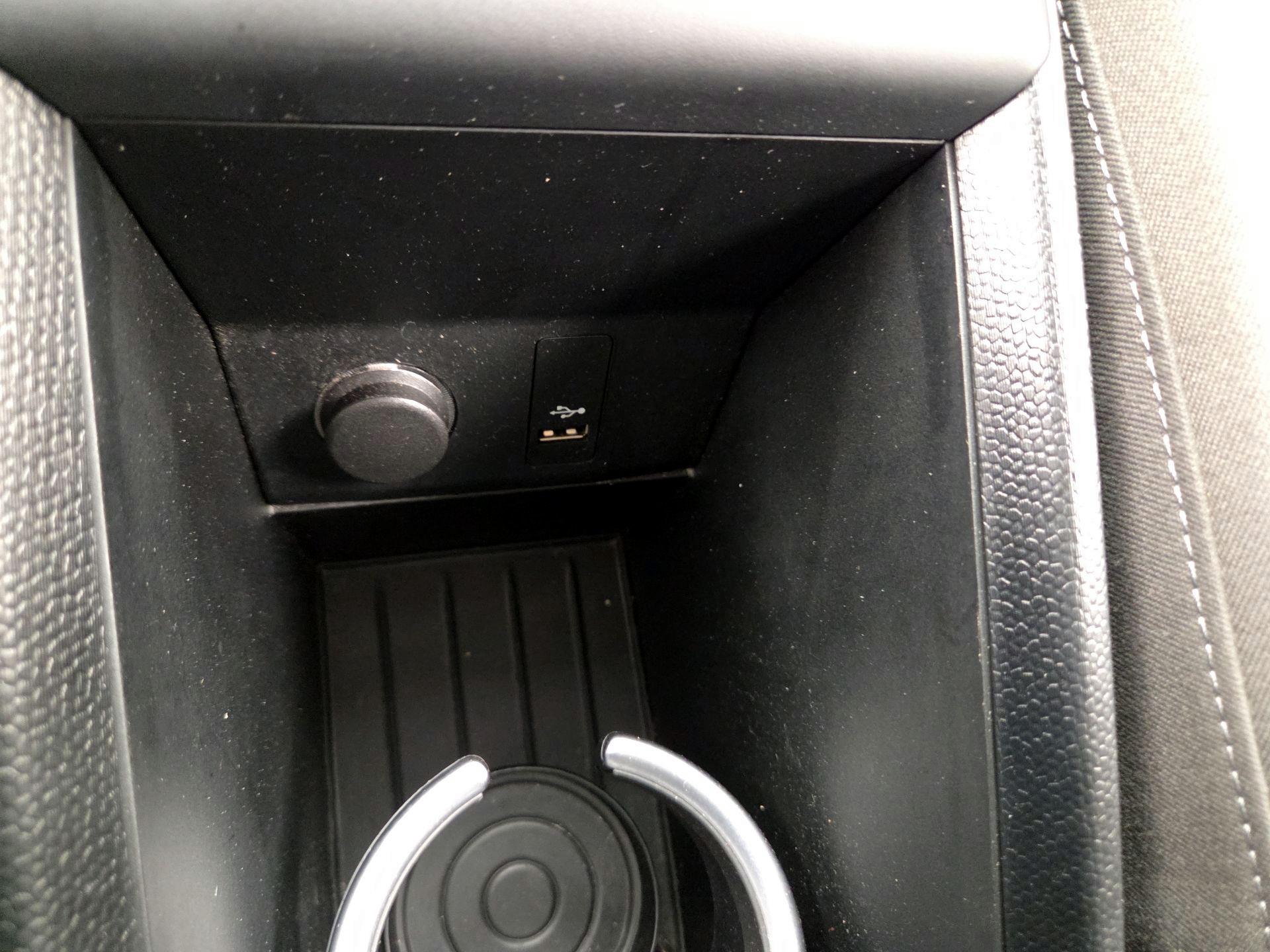 Thumbnail: 2019 BMW i3 - 18