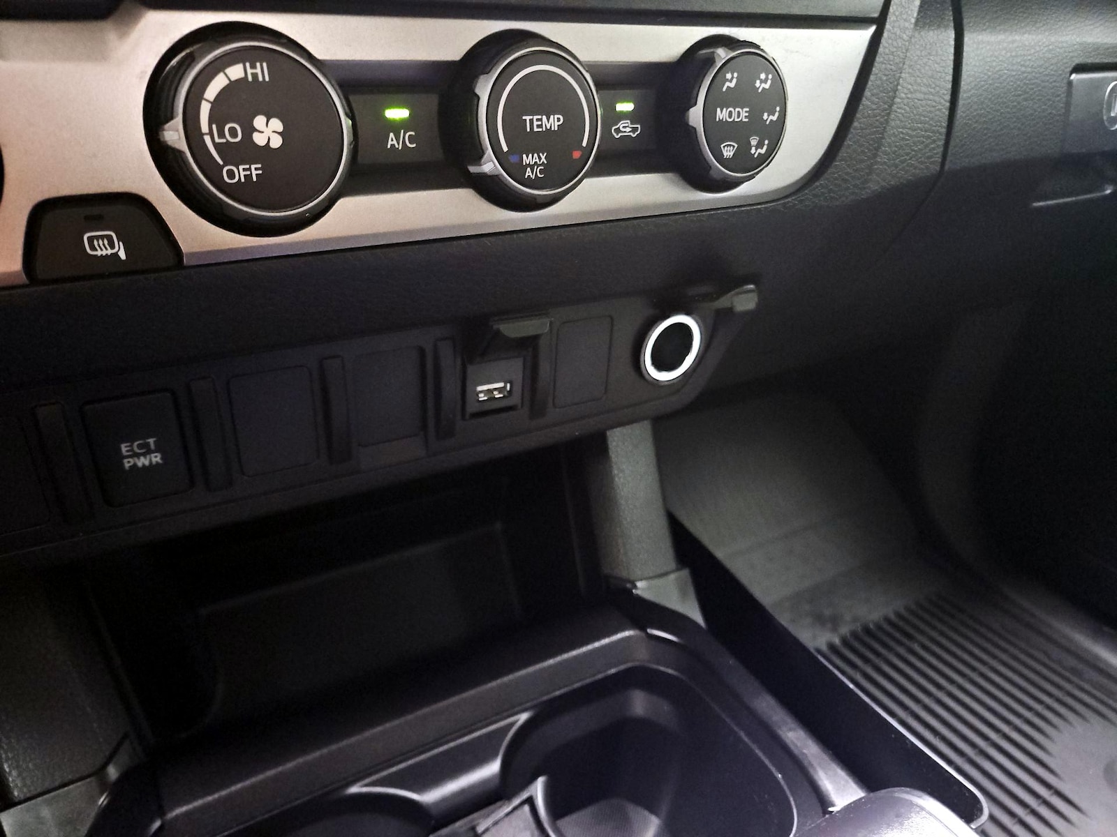 2023 Toyota Tacoma SR - Photo 19