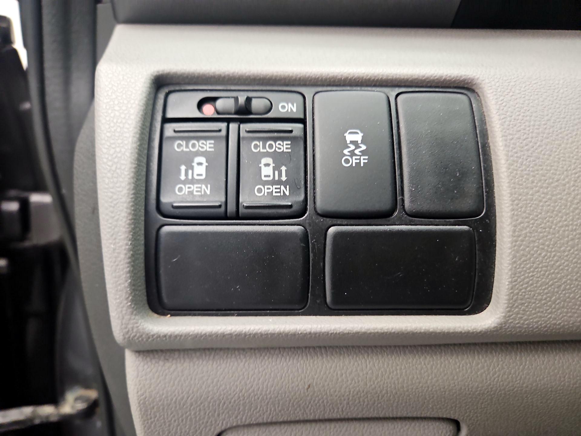 Thumbnail: 2015 Honda Odyssey - 13