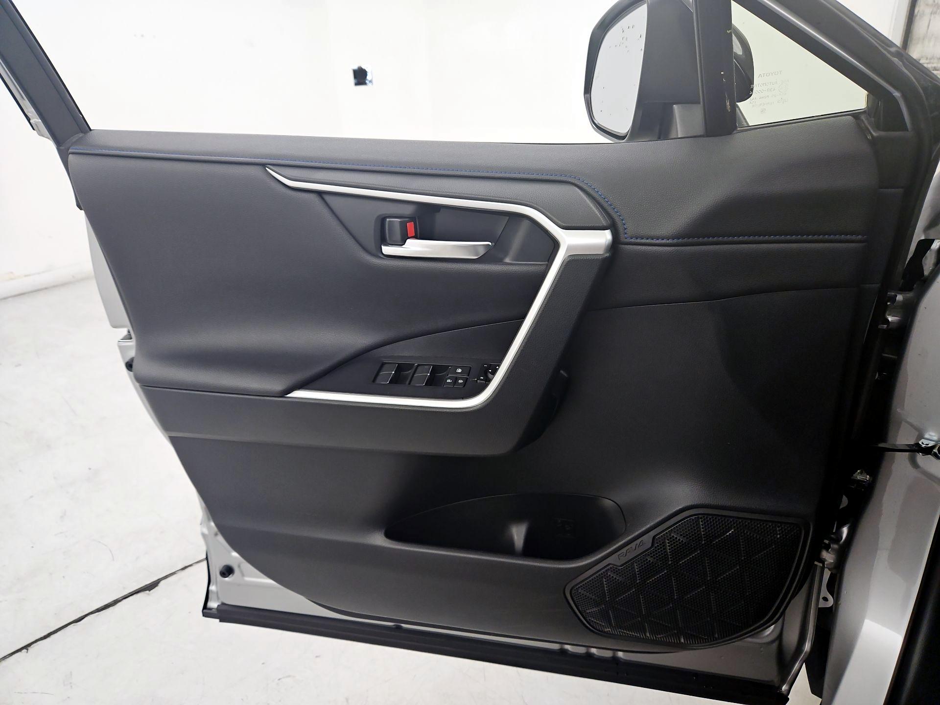 Thumbnail: 2021 Toyota RAV4 - 12